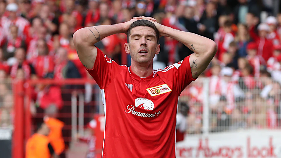 Und kann es nicht fassen: Unions Robin Gosens erlebt mit Union die vierte Niederlage in Serie.
