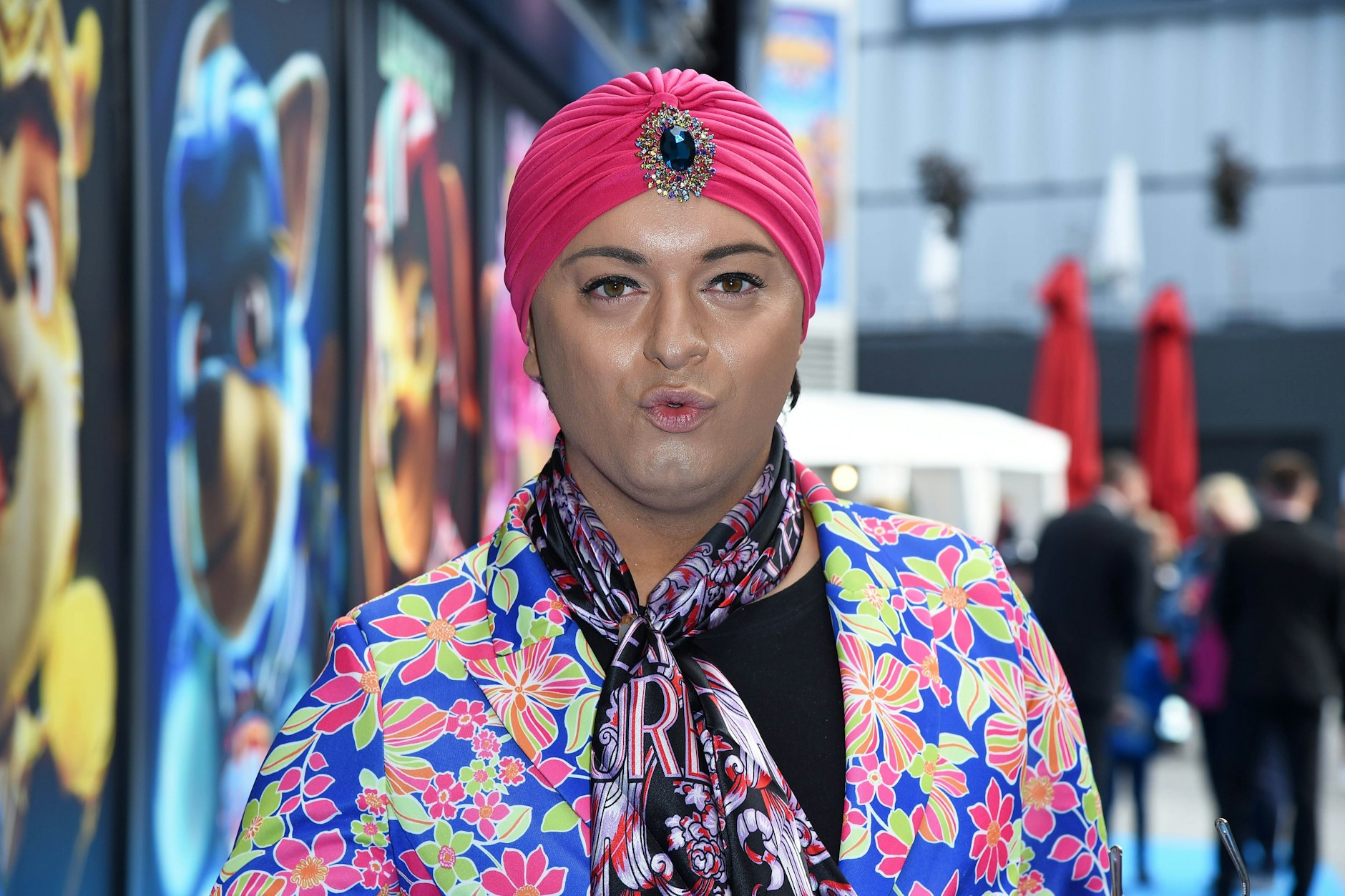 Julian F. M. Stoeckel hat keine gute Meinung von Walentina.