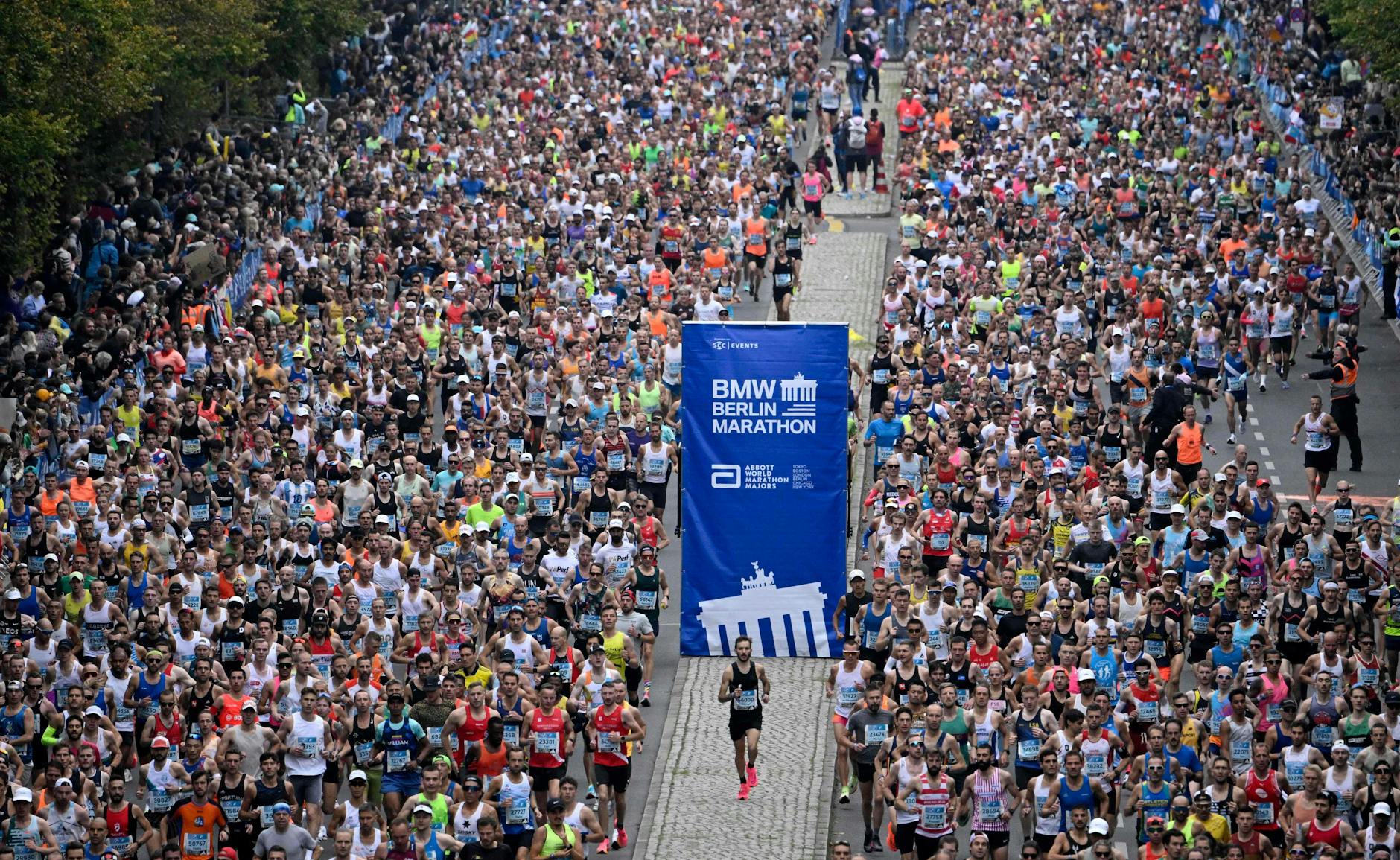 Berliner Marathon: Die Teilnehmer des Marathons, 45.000 Läufer aus 150 Nationen, beim Start.