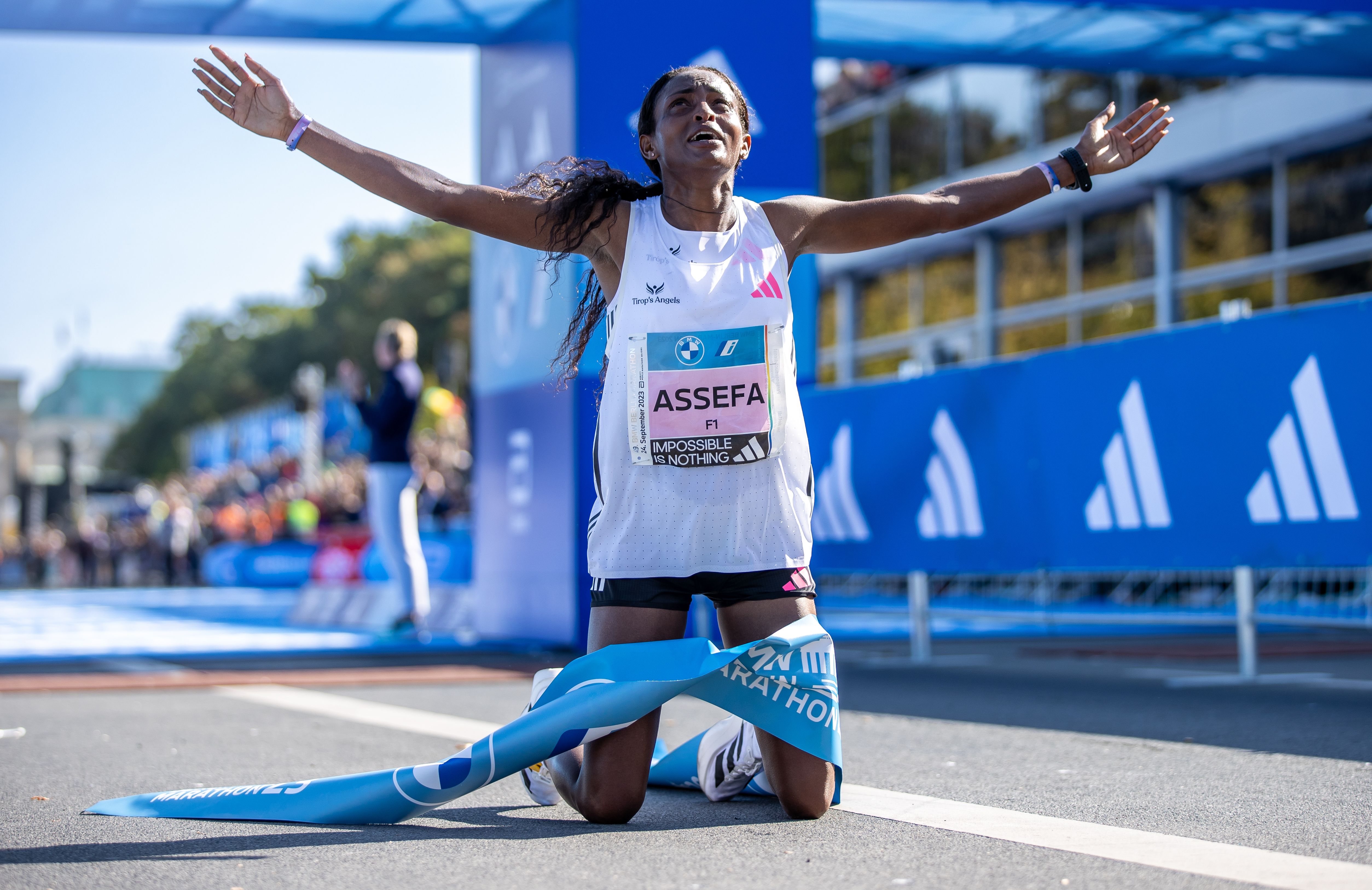 Tigst Assefa: Neuer Fabel-Weltrekord beim Berlin-Marathon!
