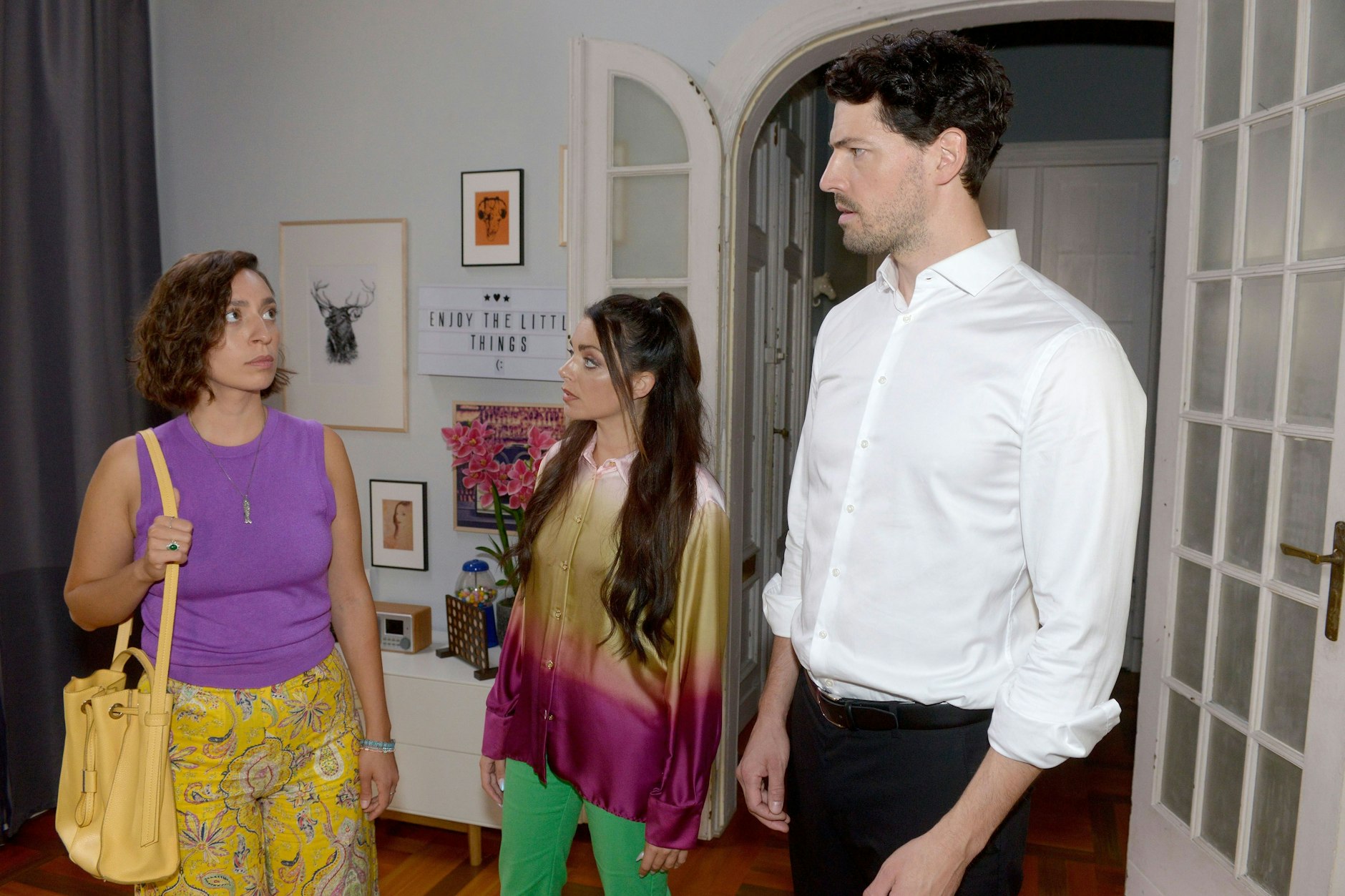 Amina will, dass Sascha den Mord ihres Vaters aufklärt.