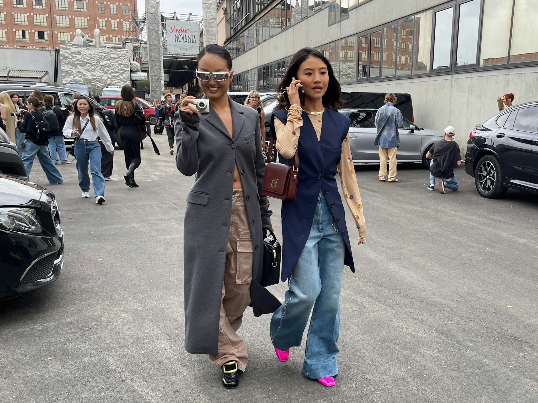 Wer fotografiert hier wen? In Mailand jeder jeden.