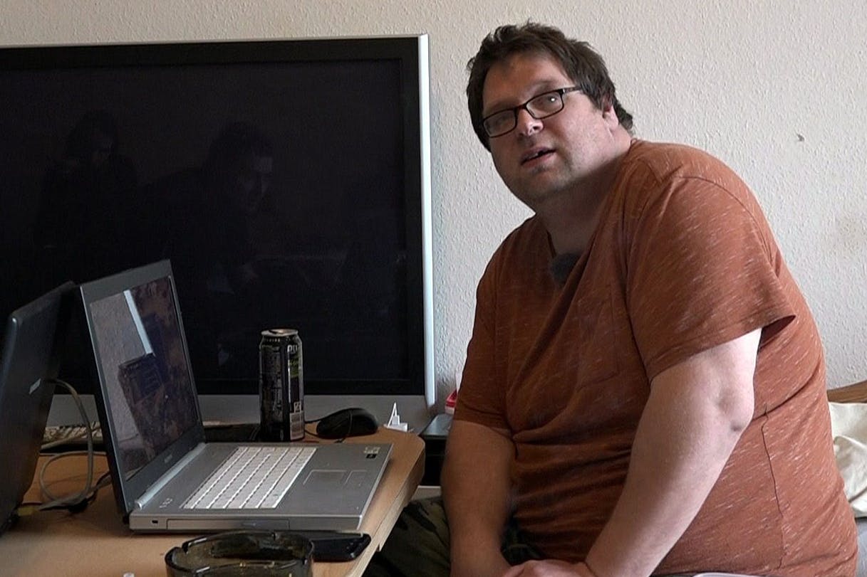 Falko aus „Hartz und herzlich“ gewährte einem Obdachlosen Unterschlupf in seiner Wohnung.