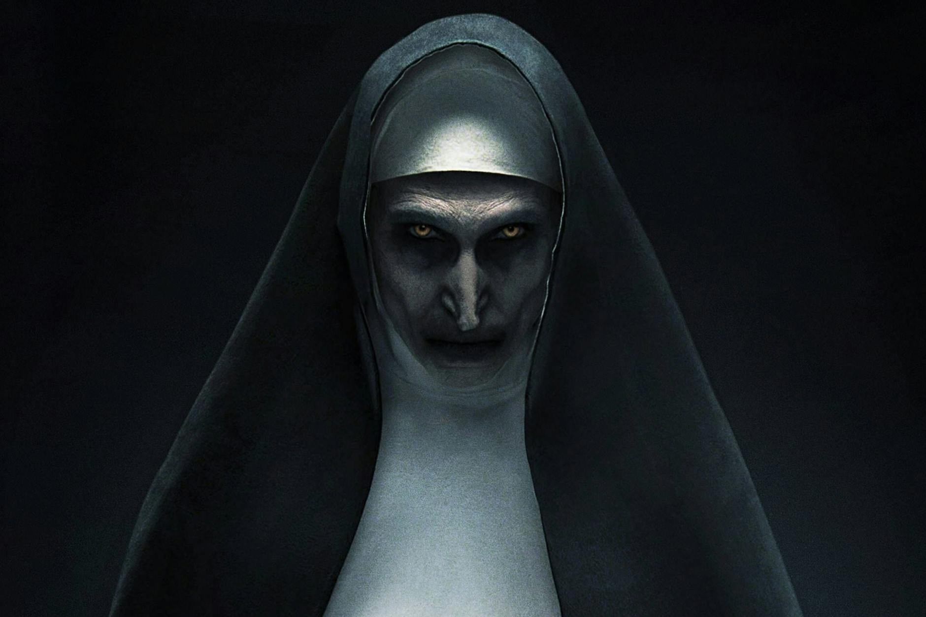 Schauspielerin Bonnie Aarons spielt die gruselige Nonne in „The Nun“ und „The Nun 2“.