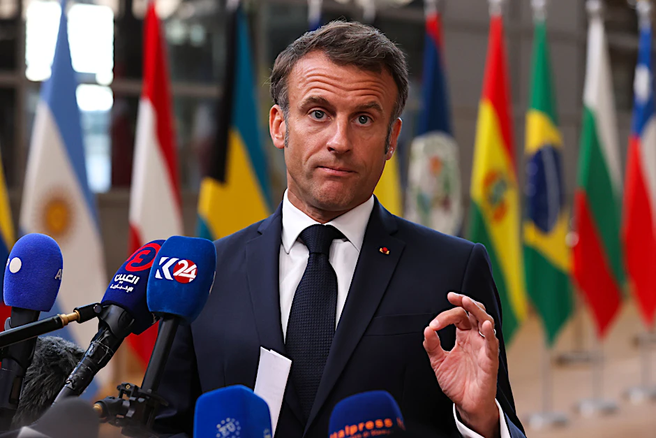 Emmanuel Macron, Präsident von Frankreich, spricht mit Journalisten während des dritten EU-Gipfel 