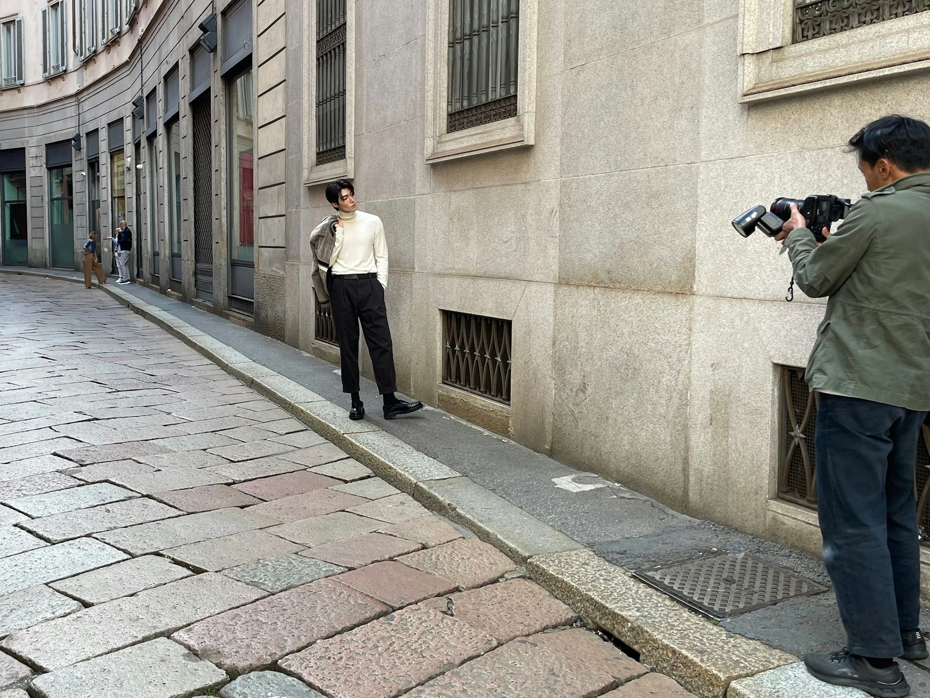 Die mondän gepflasterten Straßen Mailands eignen sich hervorragend für stylischen Social-Media-Content.