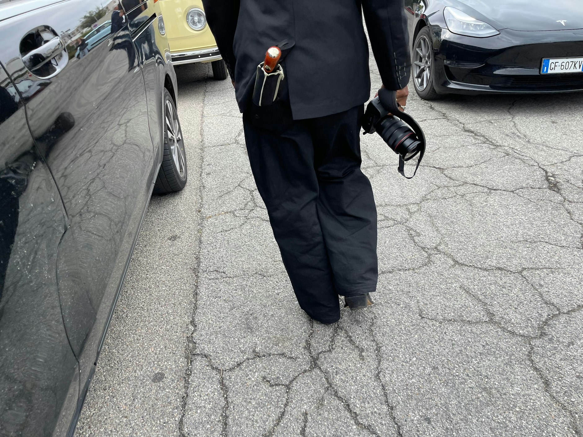 Fotograf mit Regenschirm