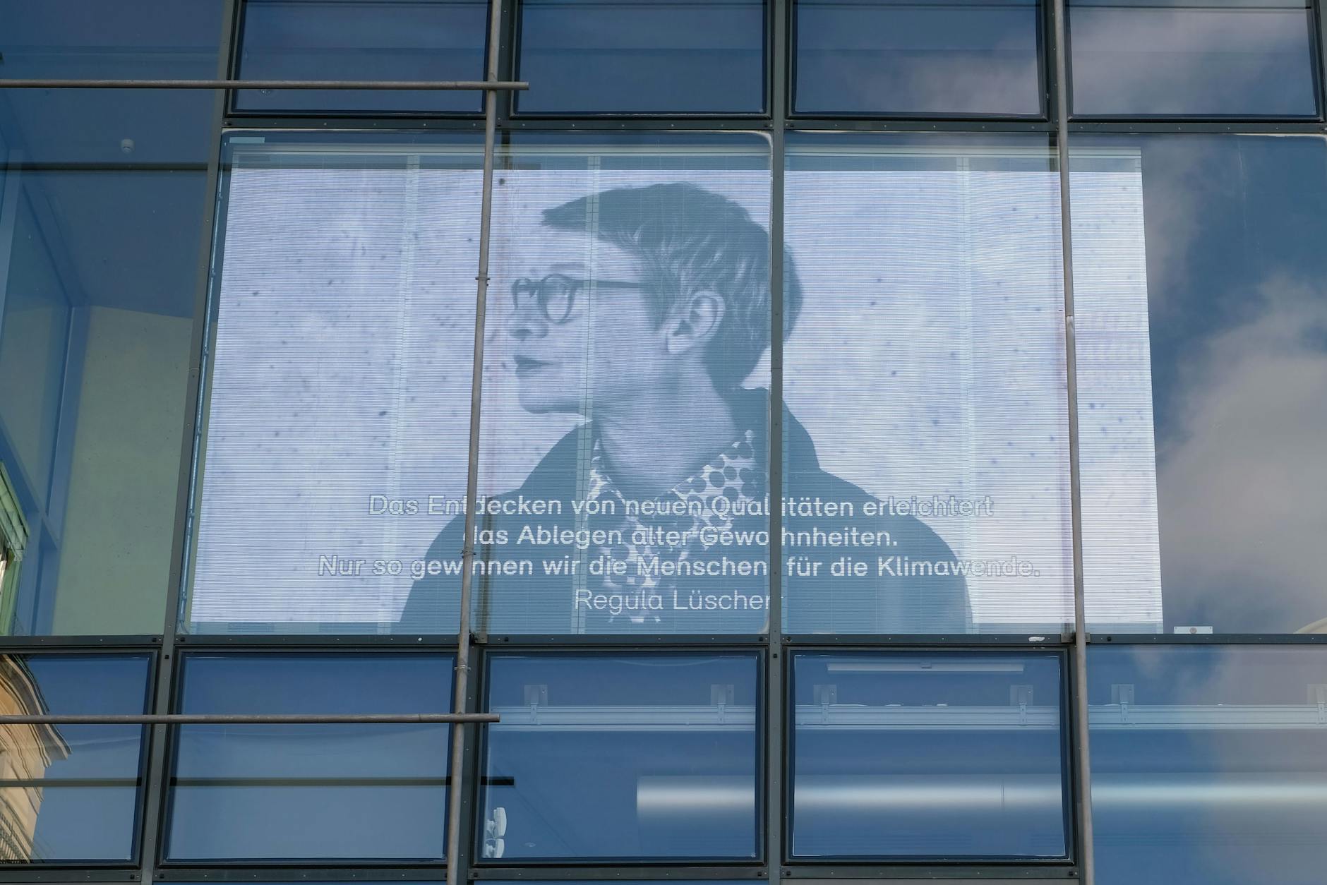 Statement des Akademiemitglieds Regula Lüscher, Architektin: „Das Entdecken von neuen Qualitäten erleichtert das Ablegen von alten Gewohnheiten. Nur so gewinnen wir die Menschen für den Klimawandel.“