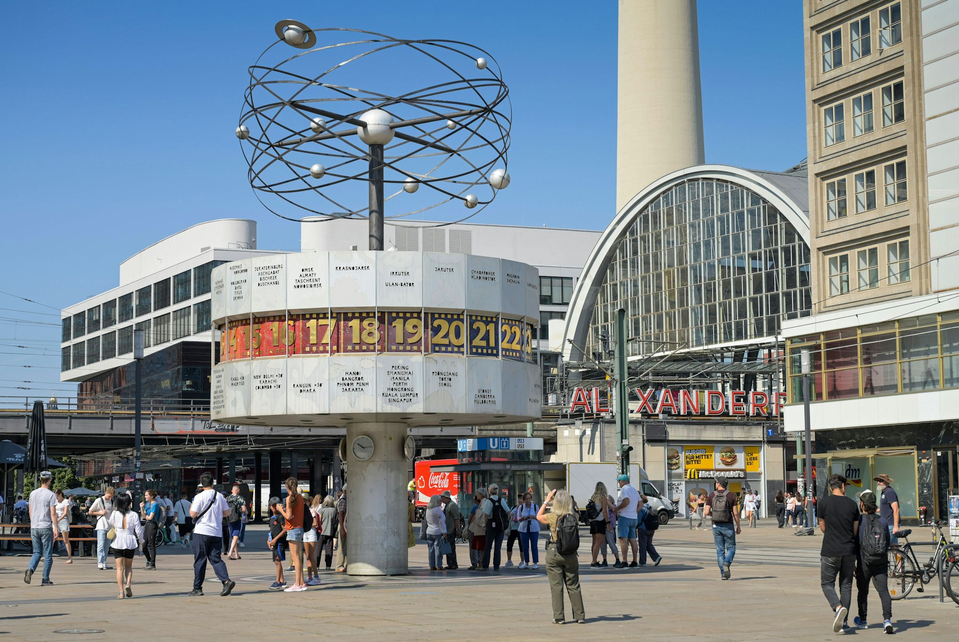Die Weltzeituhr auf dem Alexanderplatz