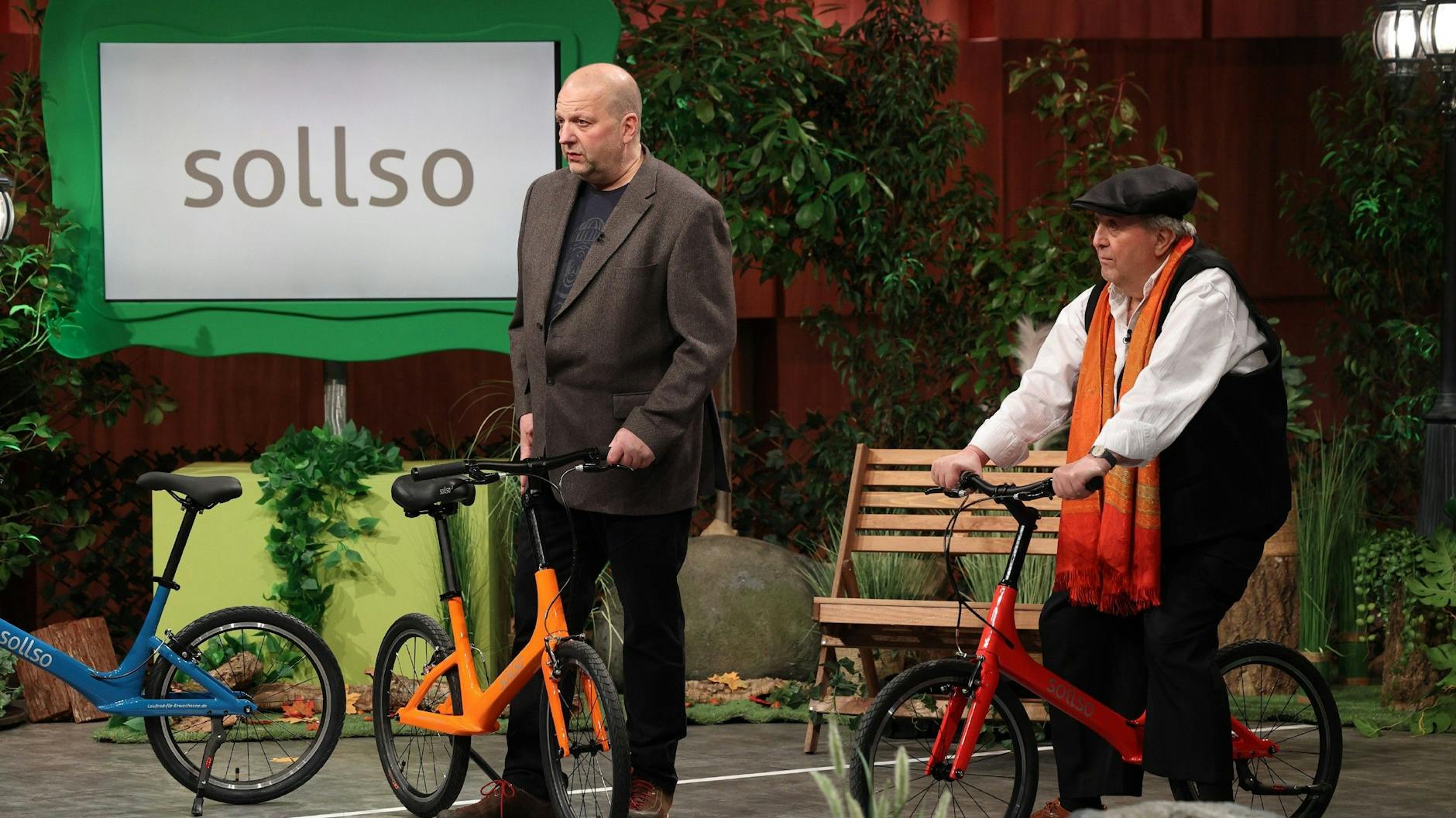 Heinrich (l.) und Albrecht Schnitzer präsentieren das Carbon-Laufrad „sollso“ für Erwachsene und Senioren. Sie erhoffen sich ein Investment von 200.000 Euro für 15 Prozent der Anteile an ihrem Unternehmen.