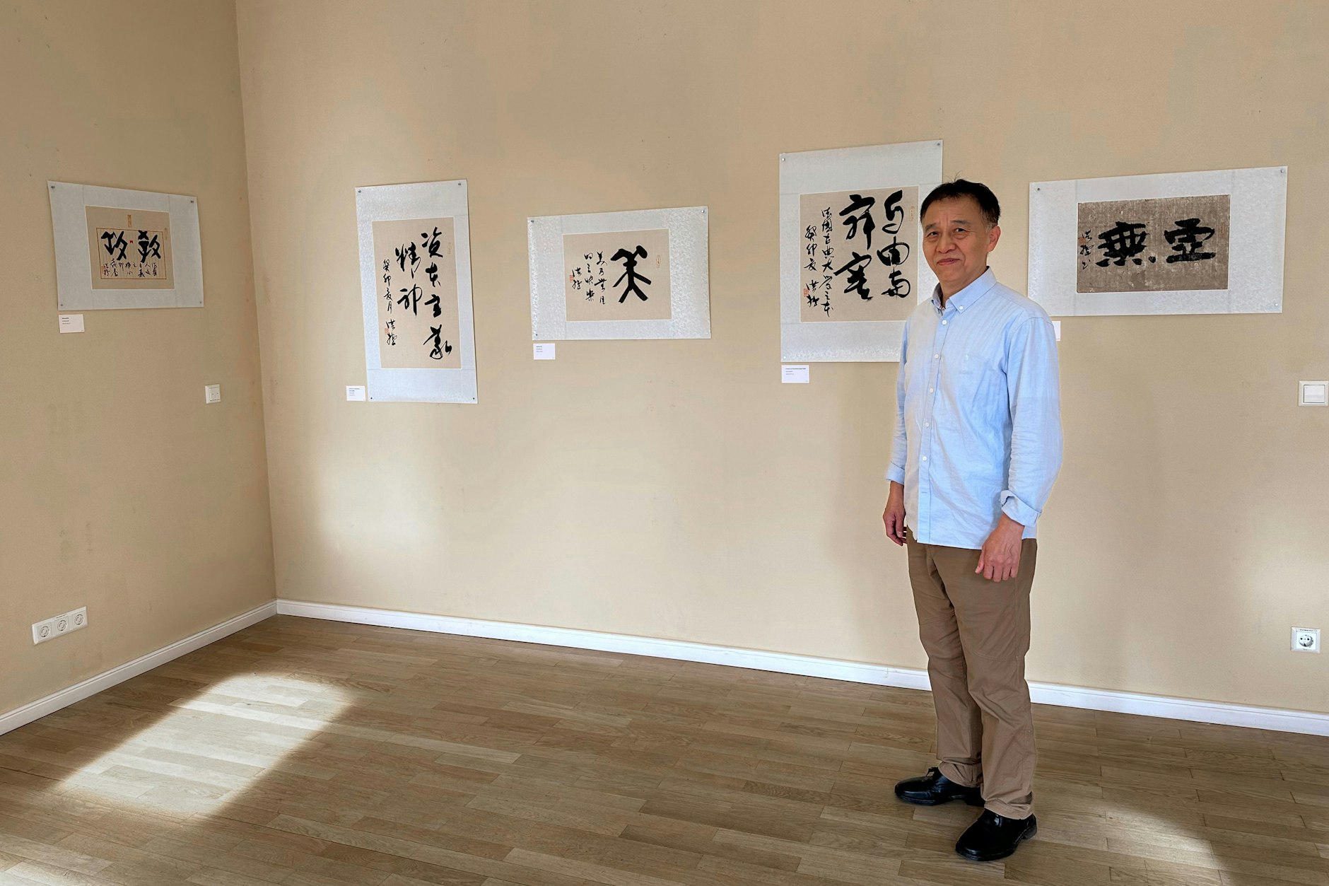 Chen Hongjie in der Ausstellung an der FU in Dahlem.
