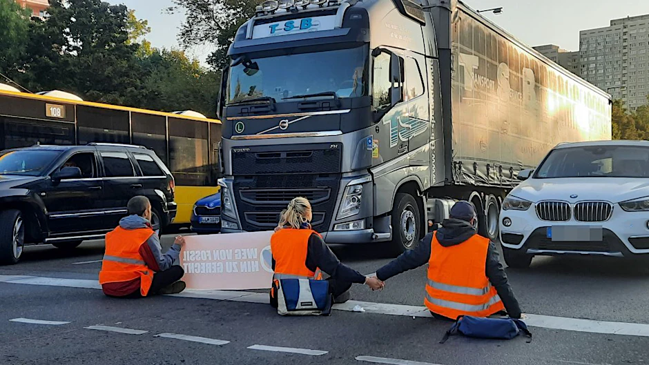Eine Blockade der Letzten Generation am Montag in Berlin