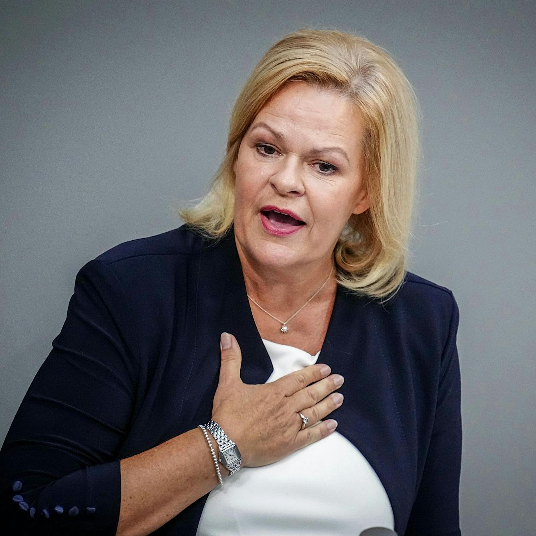 Illegale Einwanderung: Nancy Faeser kündigt stationäre Grenzkontrollen zu Polen und Tschechien an