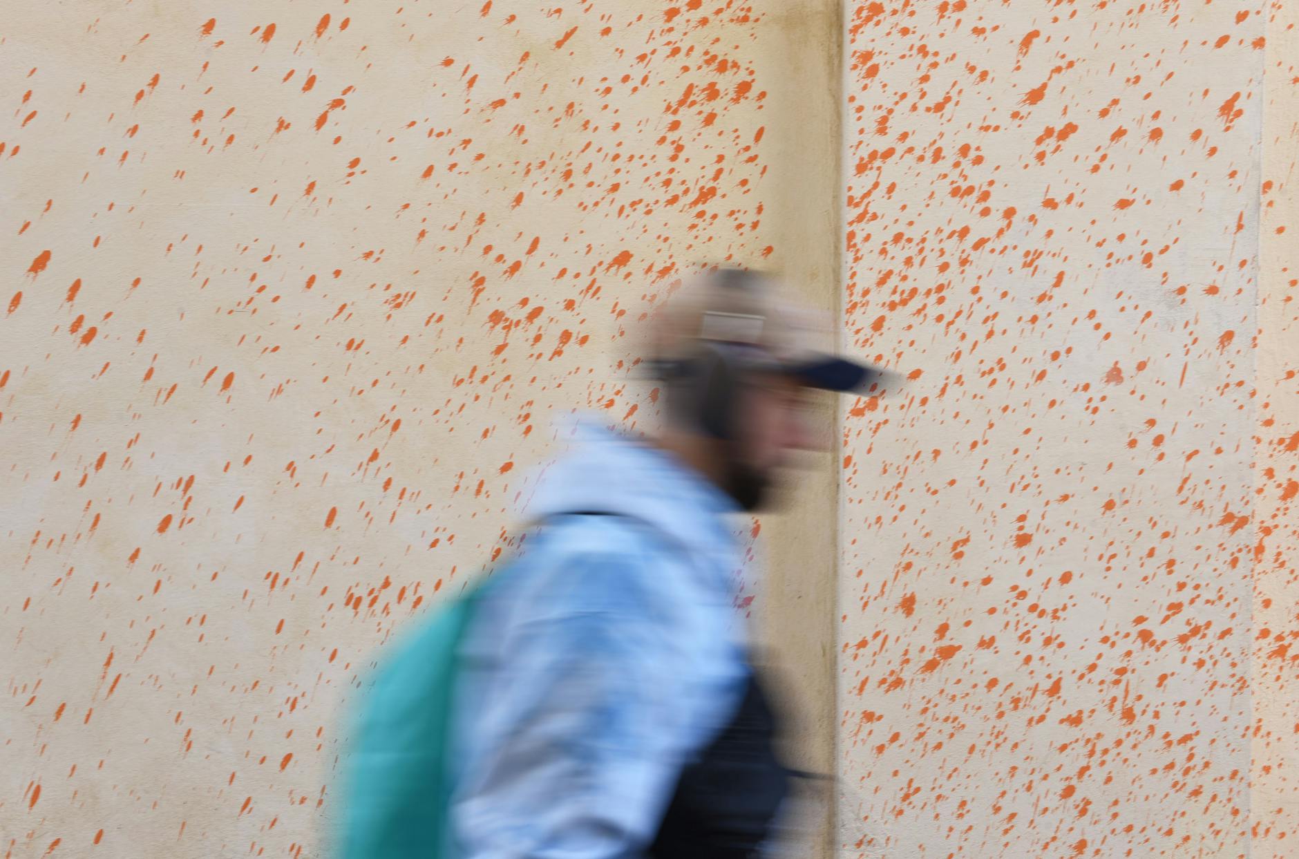 Farbspritzer an der Fassade des Brandenburger Tors