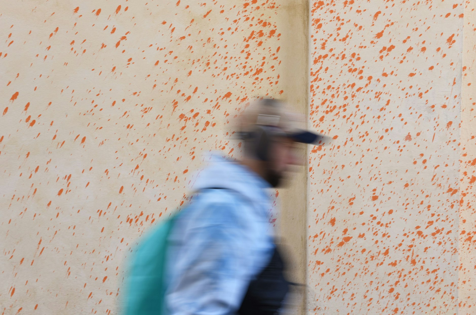 Farbspritzer an der Fassade des Brandenburger Tors