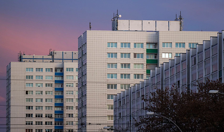 Das Wohnen wird vom nächsten Jahr an für die Mieter der sechs landeseigenen Wohnungsunternehmen und der Berlinovo teurer.&nbsp;