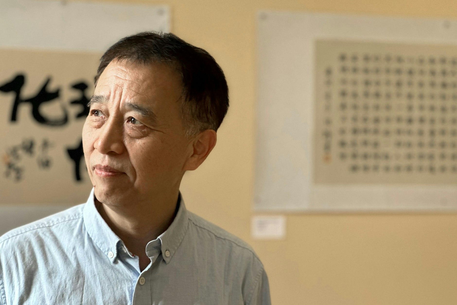 Professor Chen Hongjie präsentiert seine Ausstellung im Konfuzius-Institut der Freien Universität in Dahlem.