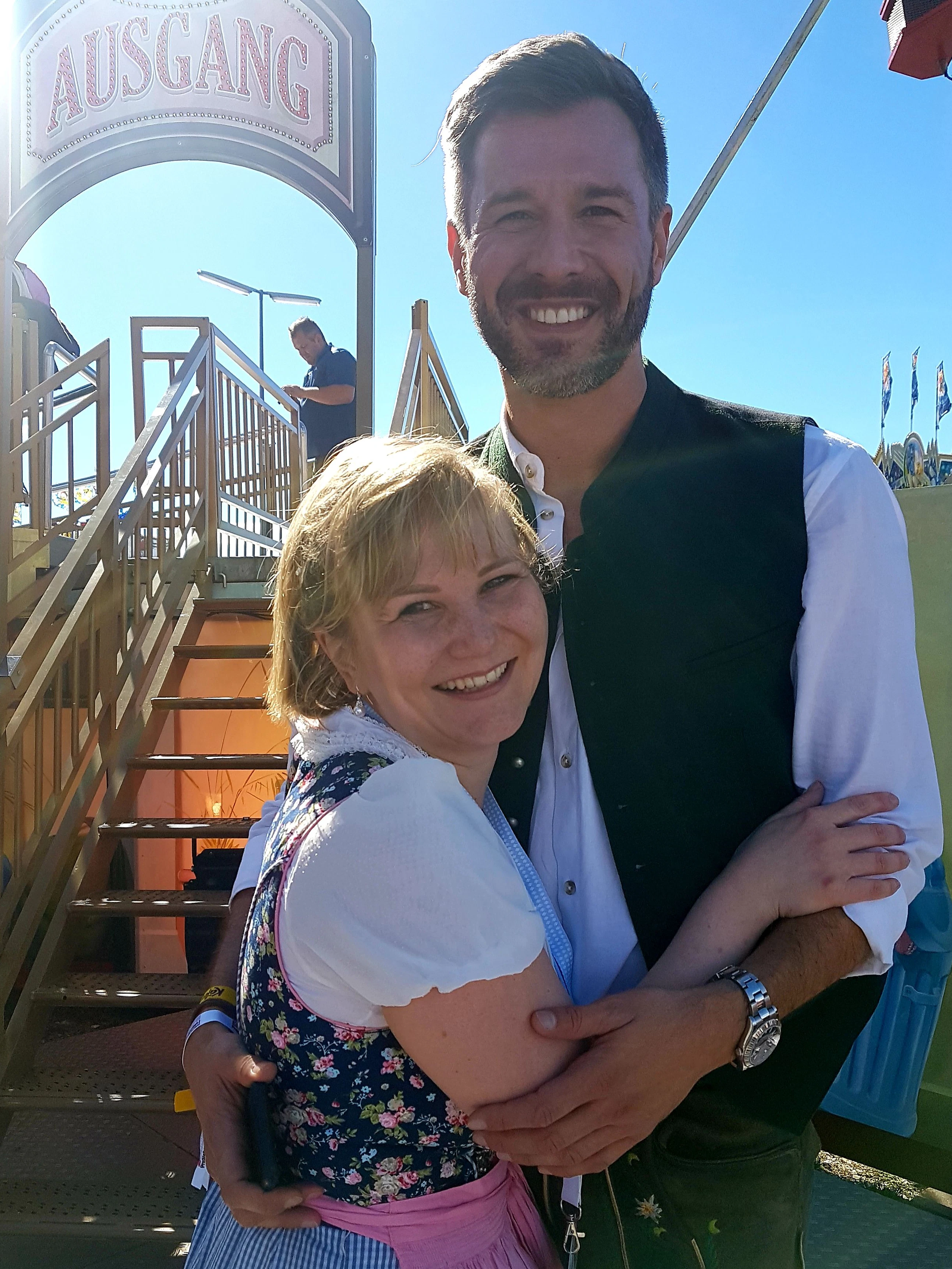 Jochen Schropp mit Kurier-Redakteurin Julia 2018 beim Oktoberfest.
