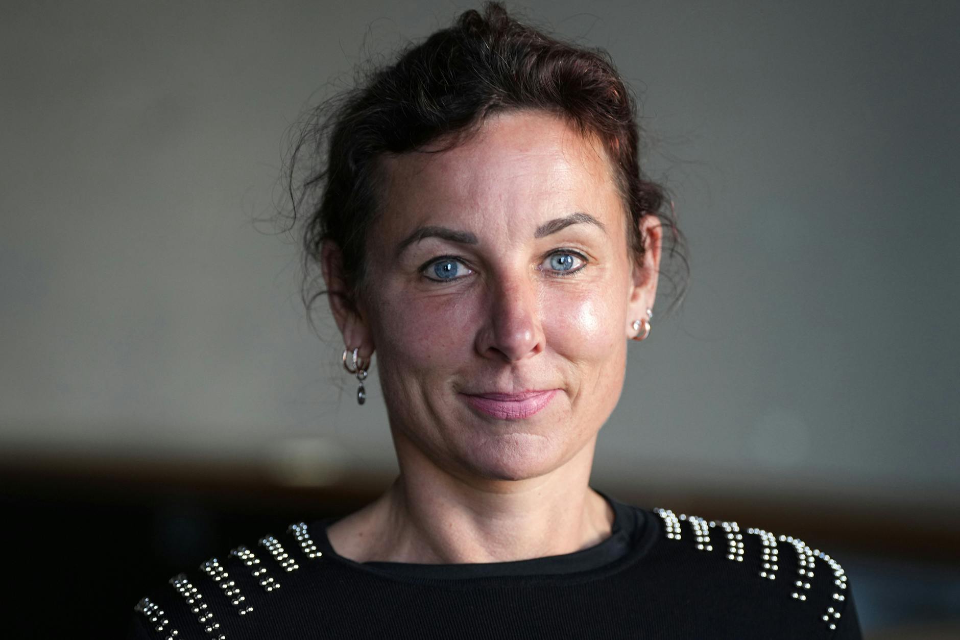 Juli Zeh, Schriftstellerin und Richterin am Brandenburger Verfassungsgericht, prangert Missstände in Schulen an.