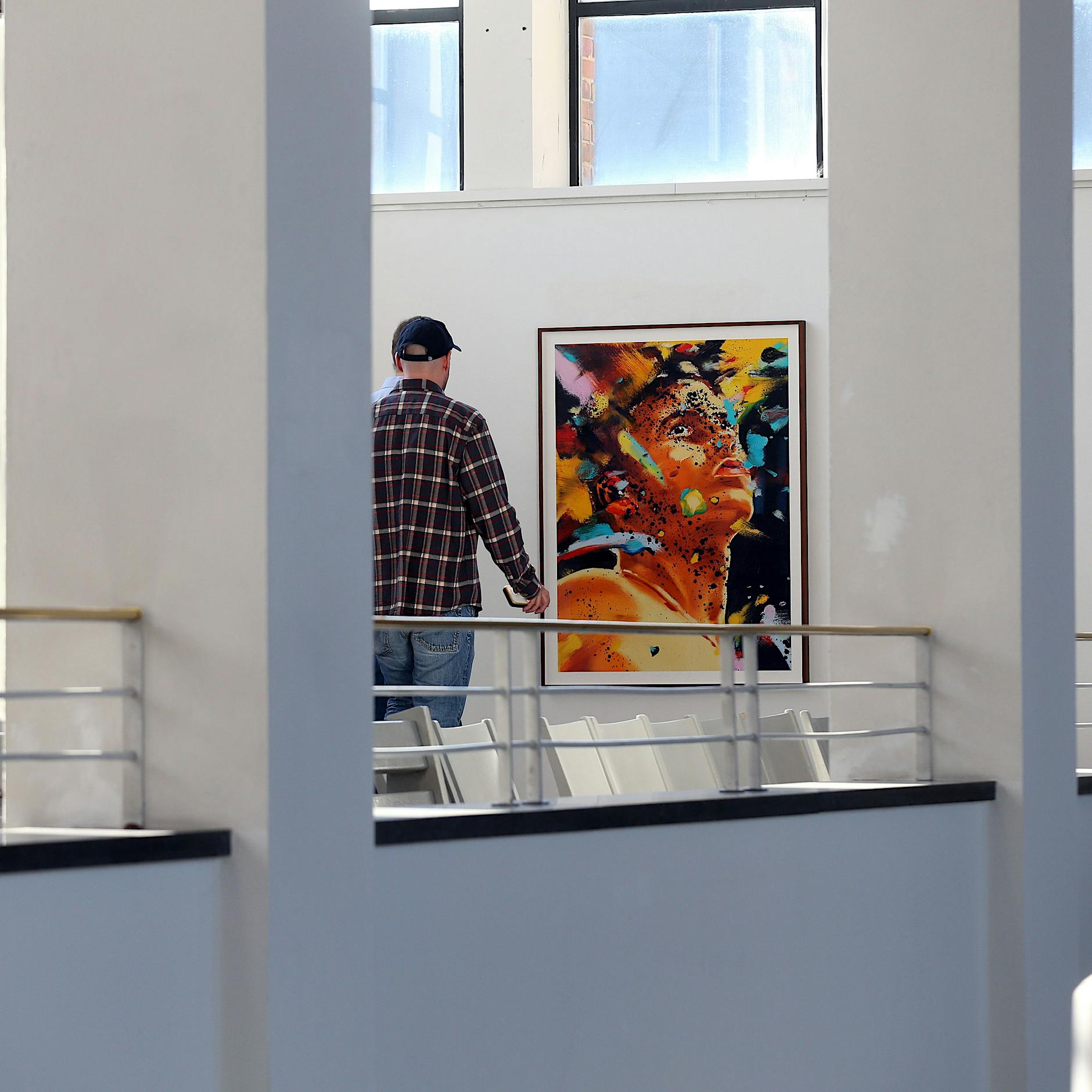 Kunstauktion für Geflüchtete: „Das sind Geschichten, die machen einen fertig“