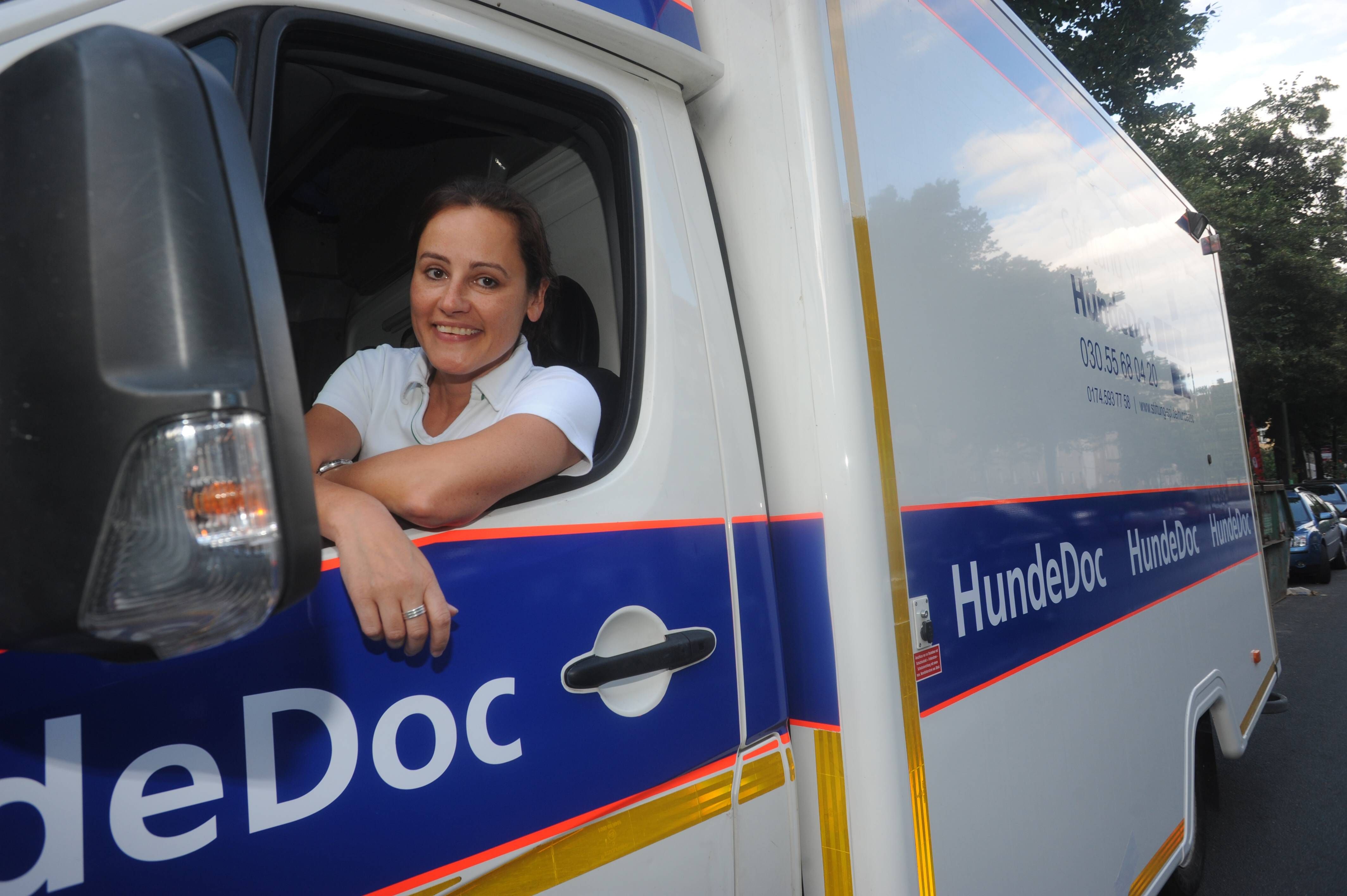 Sie ist ein Engel für Tiere! Berlinerin erhält Verdienstorden