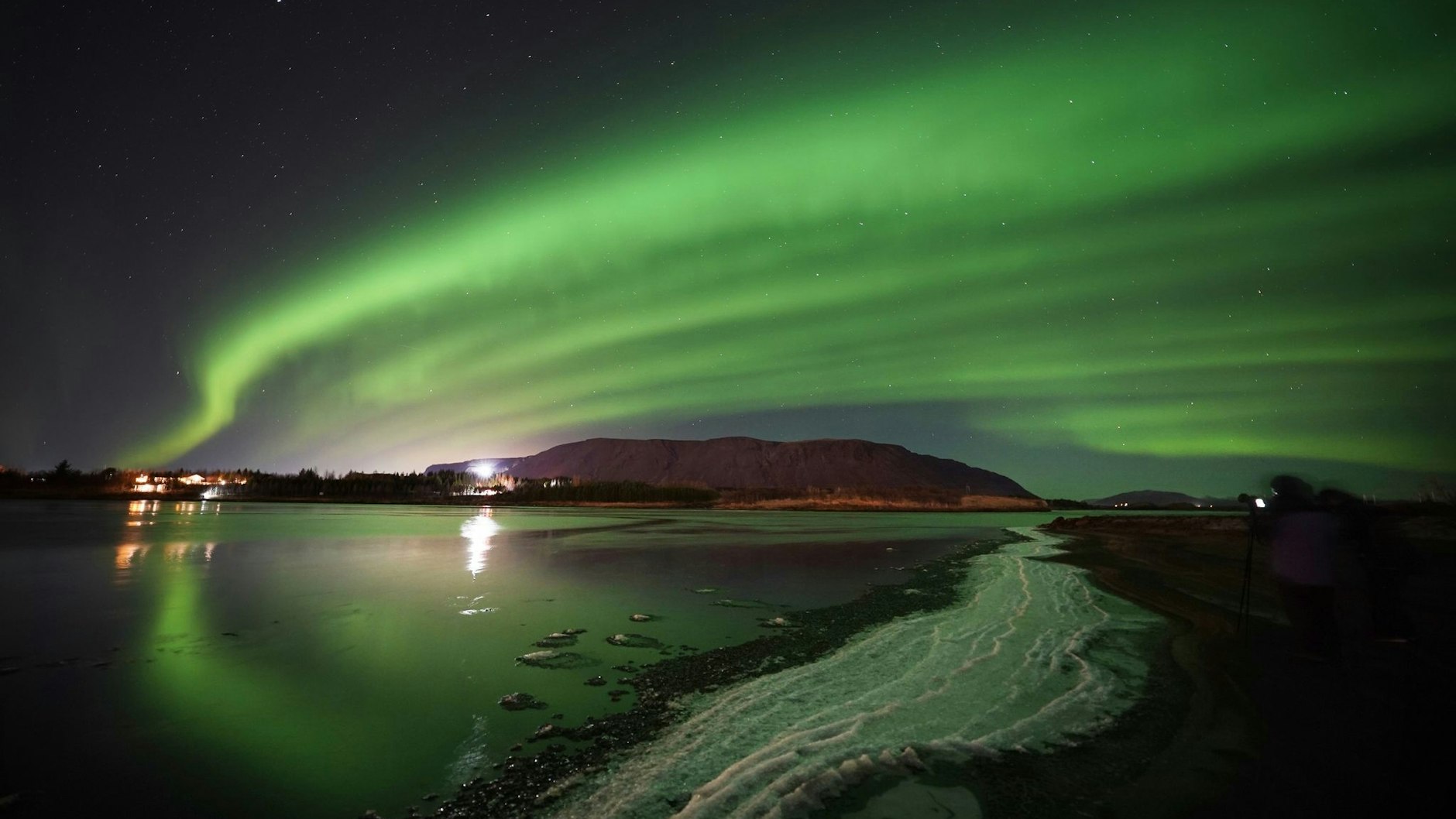 Kennt man sonst nur aus dem Norden, gibt es jetzt dank des Wetters aber auch über Deutschland: Polarlichter.