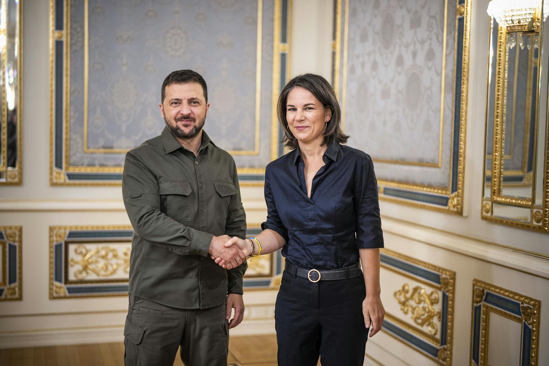 Annalena Baerbock mit dem Präsidenten der Ukraine Wolodymyr Selenskyj in Kiew