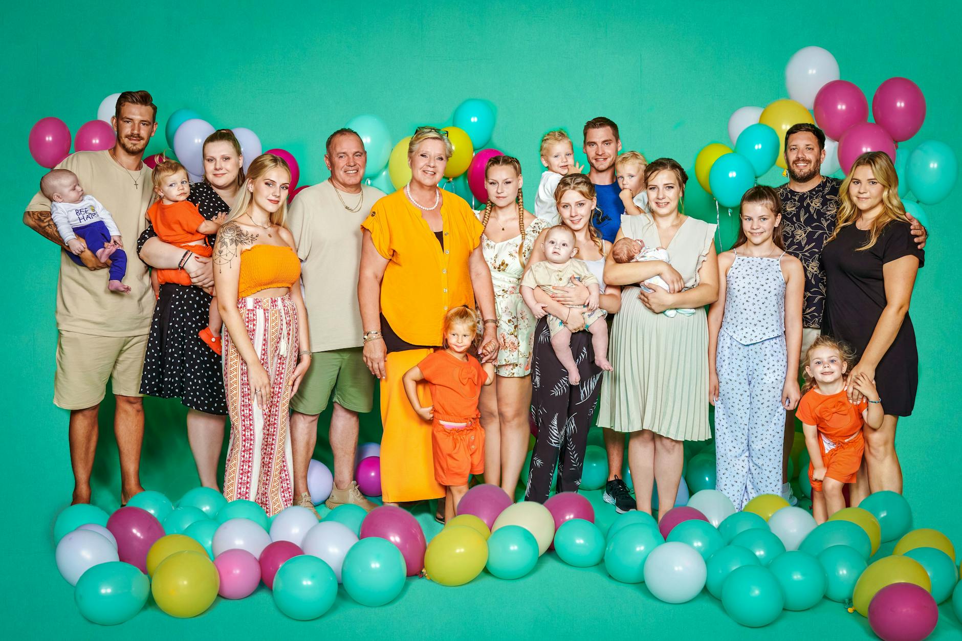 Aktuell gibt es jeden Mittwoch neue Folgen von „Die Wollnys – eine schrecklich große Familie“.