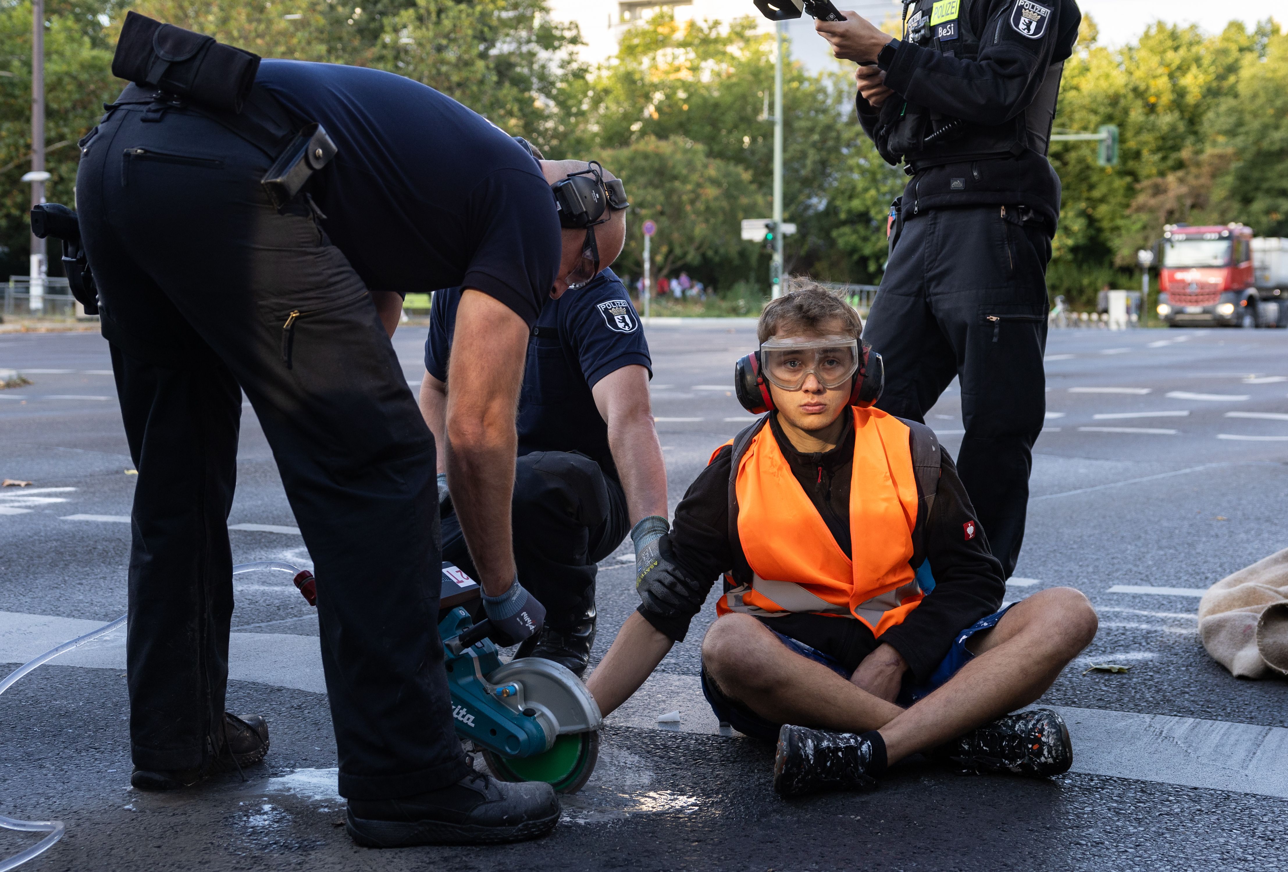 Klima-Kleber gehen ins Ausland: Rücken sie in Berlin ab?