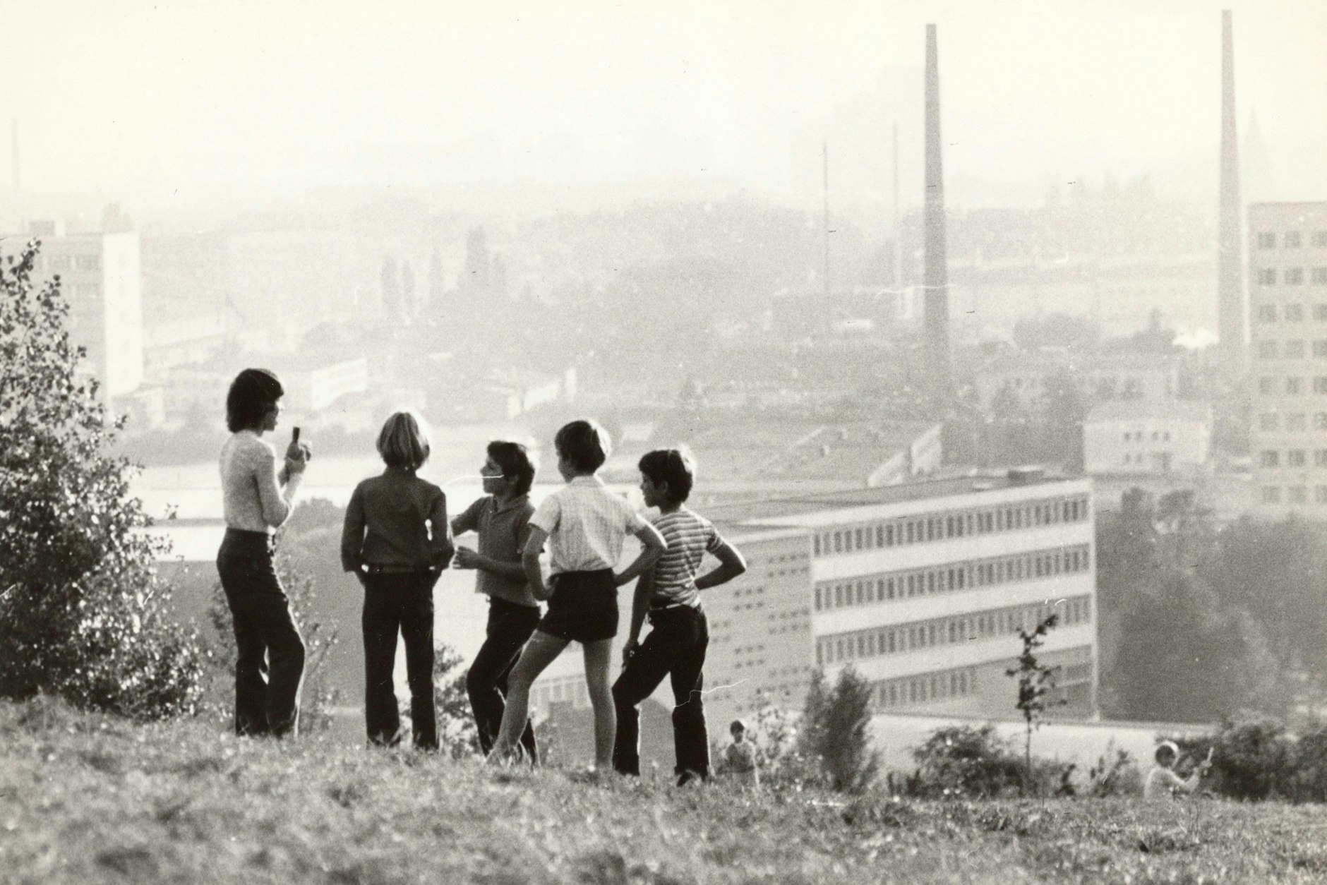 Blick vom Trümmerberg und in eine Ost-Berliner Kindheit in den 80ern.