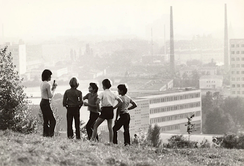 Blick vom Trümmerberg und in eine Ost-Berliner Kindheit in den 80ern.