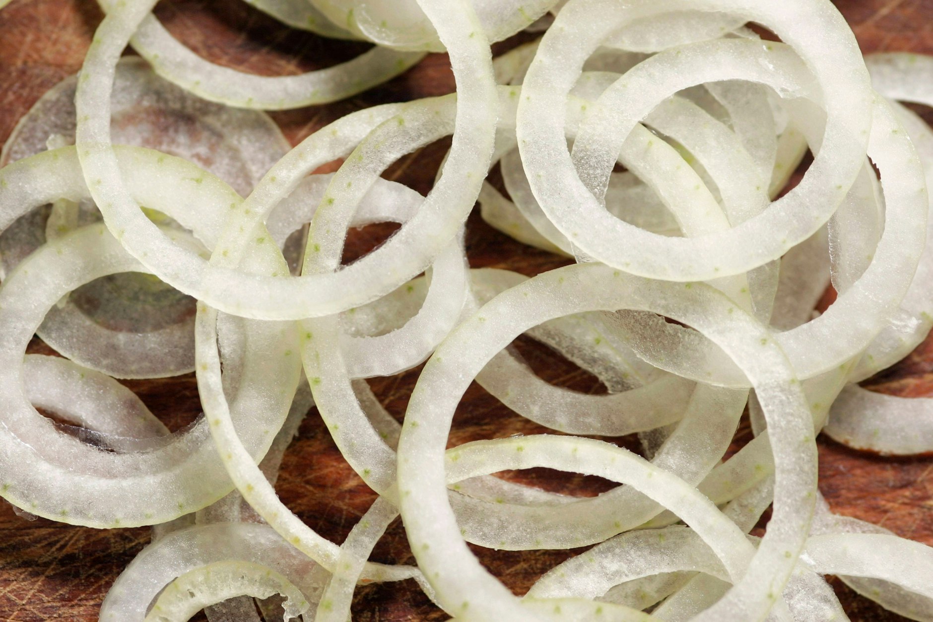 Zwiebeln verleihen dem Essen nicht nur Würze - sie enthalten Schwefelverbindungen, die angeblich entzündungshemmend wirken.