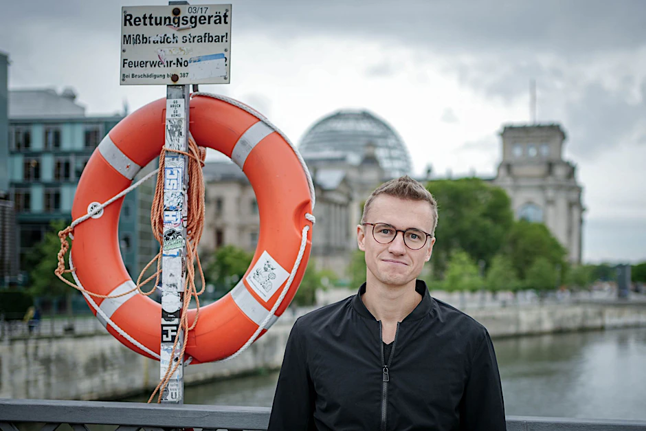 Julian Pahlke (Bündnis 90/Die Grünen) war in der zivilen Seenotrettung auf dem Mittelmeer aktiv.  