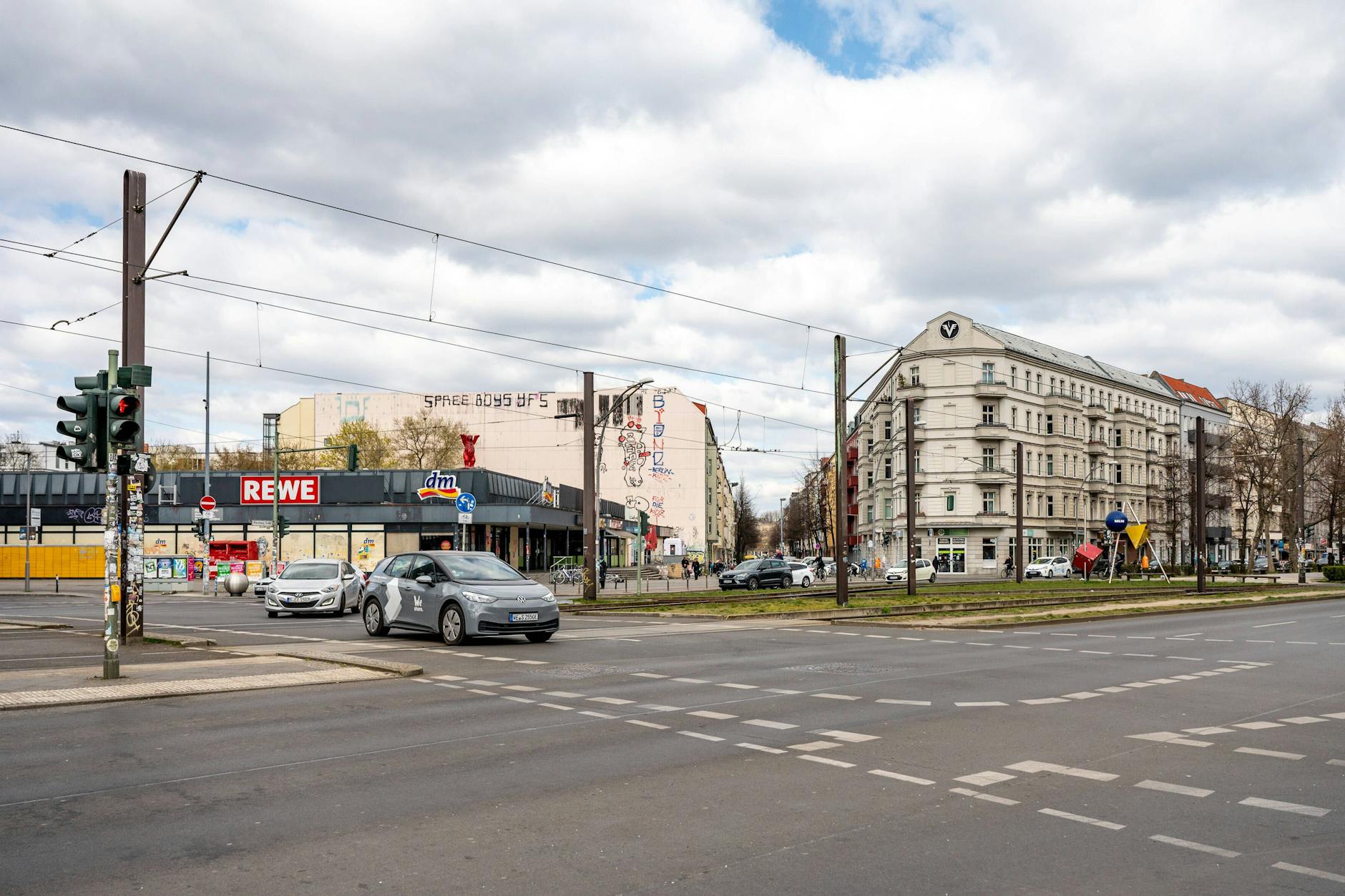 Warschauer Ecke Revaler Straße in Berlin-Friedrichshain. Hier wird eine neue Radverkehrsanlage geschaffen.