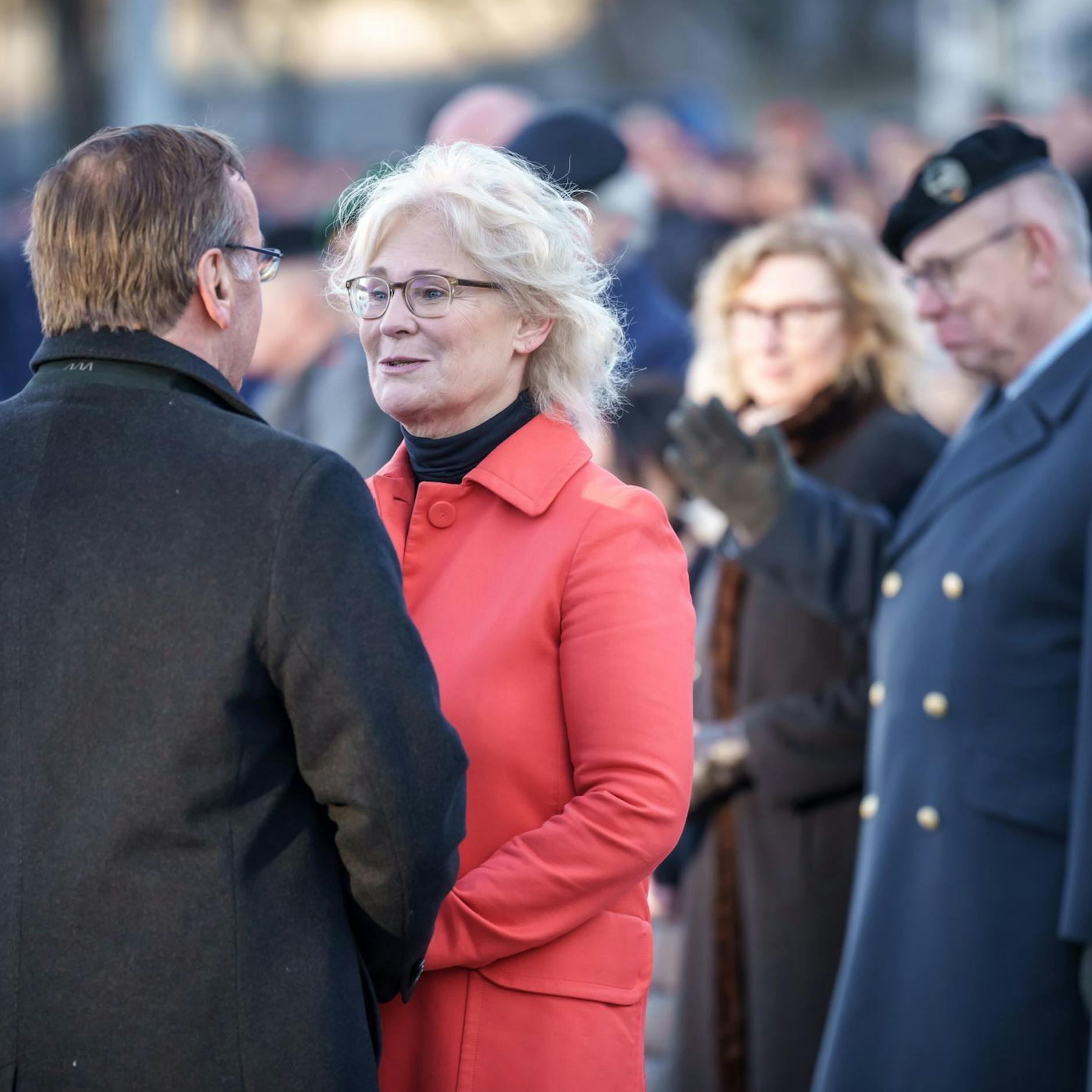 Image - Falsche Funkgeräte für die Bundeswehr für 1,5 Milliarden Euro von Christine Lambrecht bestellt? Boris Pistorius sauer