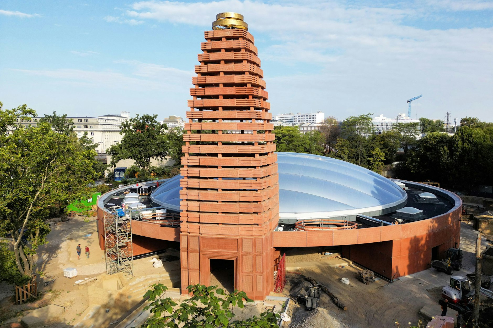 Die Nashorn-Pagode im Berliner Zoo, als sie noch im Bau war.