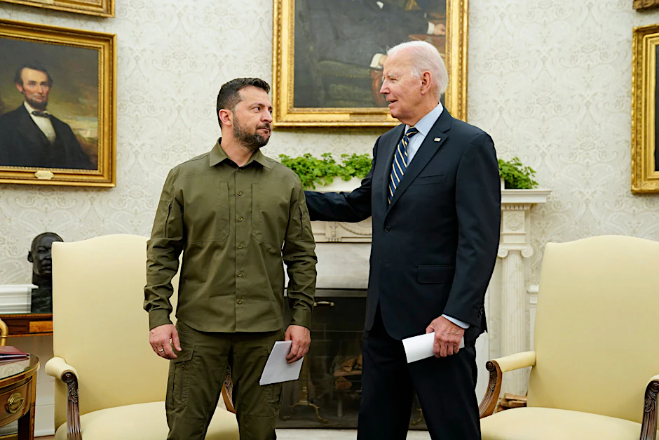 Joe Biden bei seinem Treffen mit Wolodymyr Selenskyj im Oval Office des Weißen Hauses