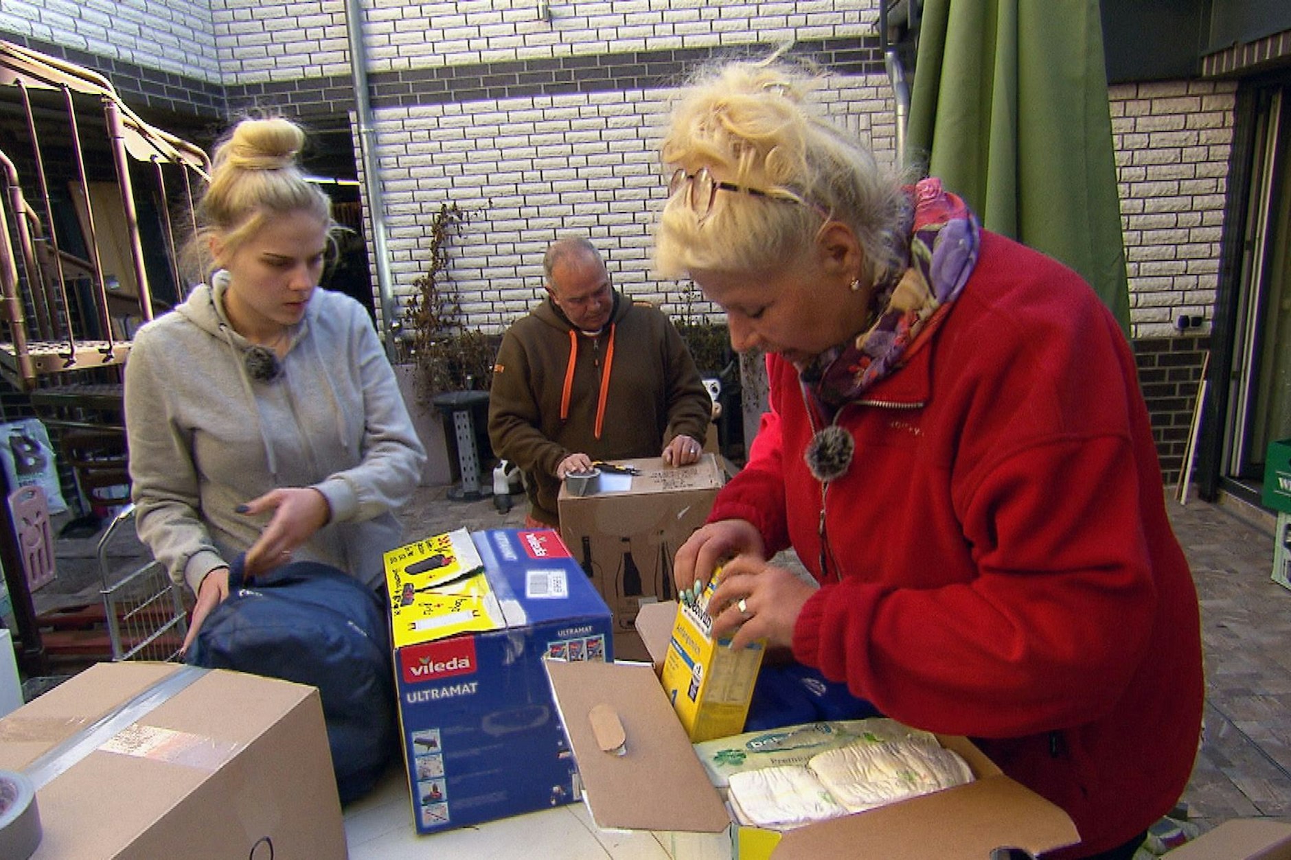 Die Wollnys haben die Spenden in Ratheim gesammelt, sortiert und in die Türkei geschafft.