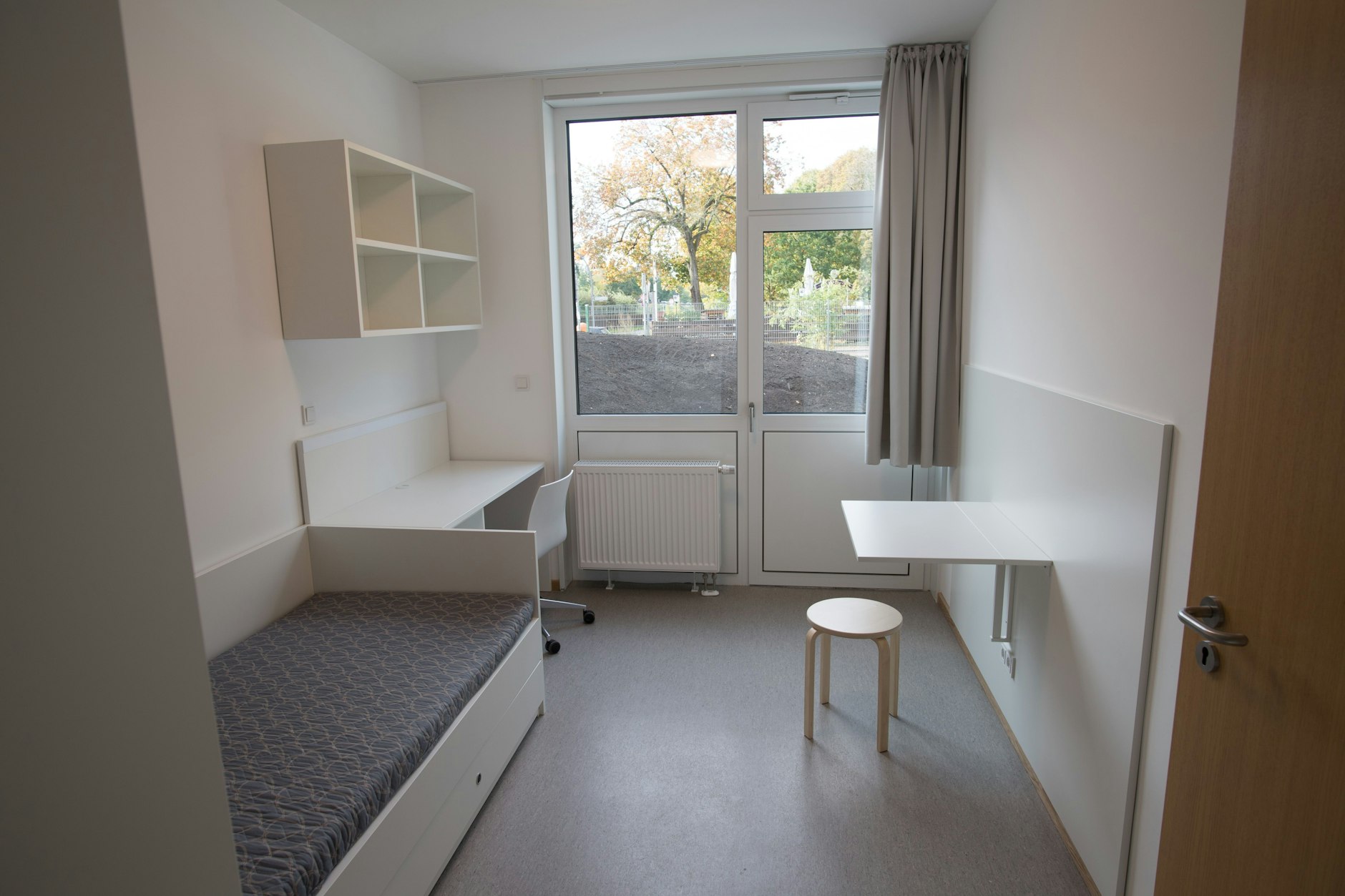 Blick in ein Apartment des Studentenwohnheims des Studierendenwerks im Dauerwaldweg. Im Wohnheim befinden sich 50 Apartments. Je zwölf Bewohner teilen sich eine Küche und Bad.&nbsp;