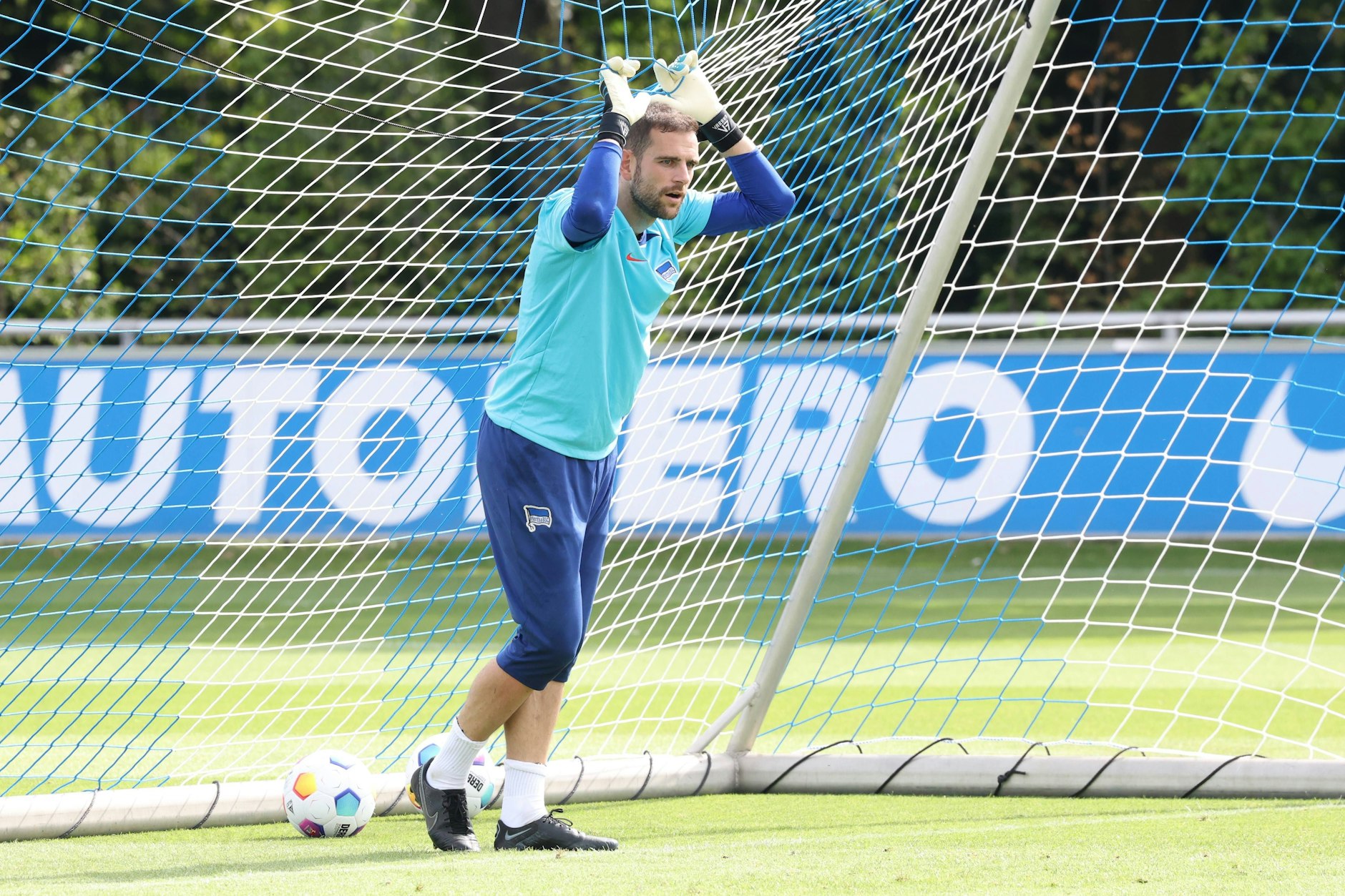 Muss sich am Donnerstag vor Gericht wegen des Vorwurfs der schweren Körperverletzung verantworten: Marius Gersbeck (28), Torhüter von Hertha BSC.