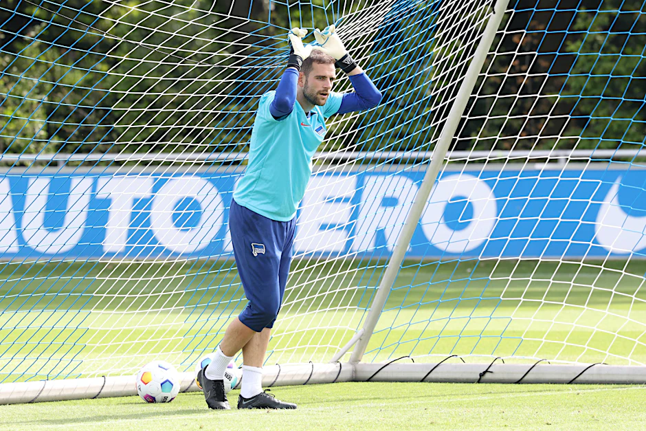 Muss sich am Donnerstag vor Gericht wegen des Vorwurfs der schweren Körperverletzung verantworten: Marius Gersbeck (28), Torhüter von Hertha BSC.