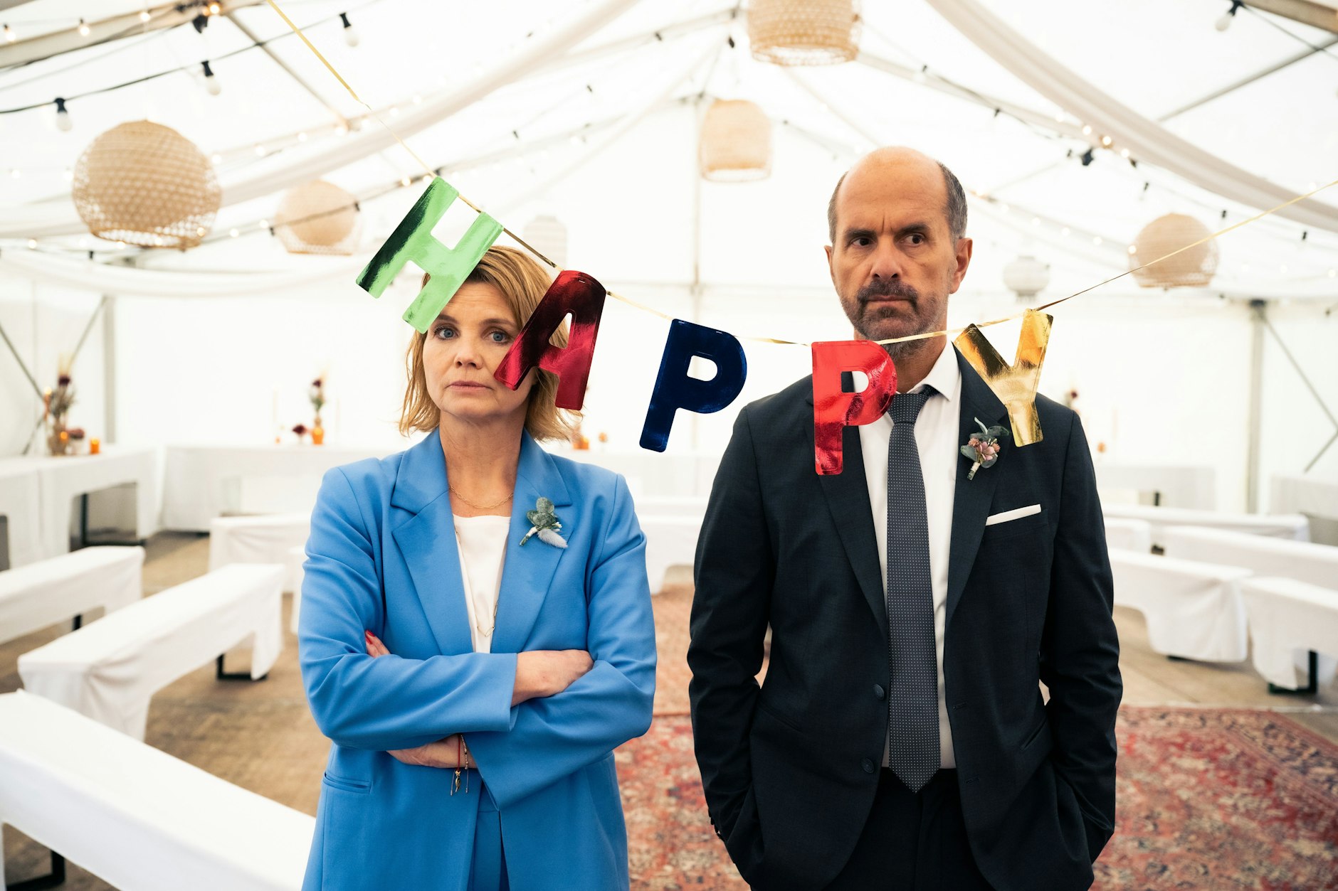 Erik (Christoph Maria Herbst) und Anne (Annette Frier) müssen sich nach ihrer Trennung noch öfter sehen, als ihnen lieb ist. Eine Szene aus „Merz gegen Merz: Hochzeiten“