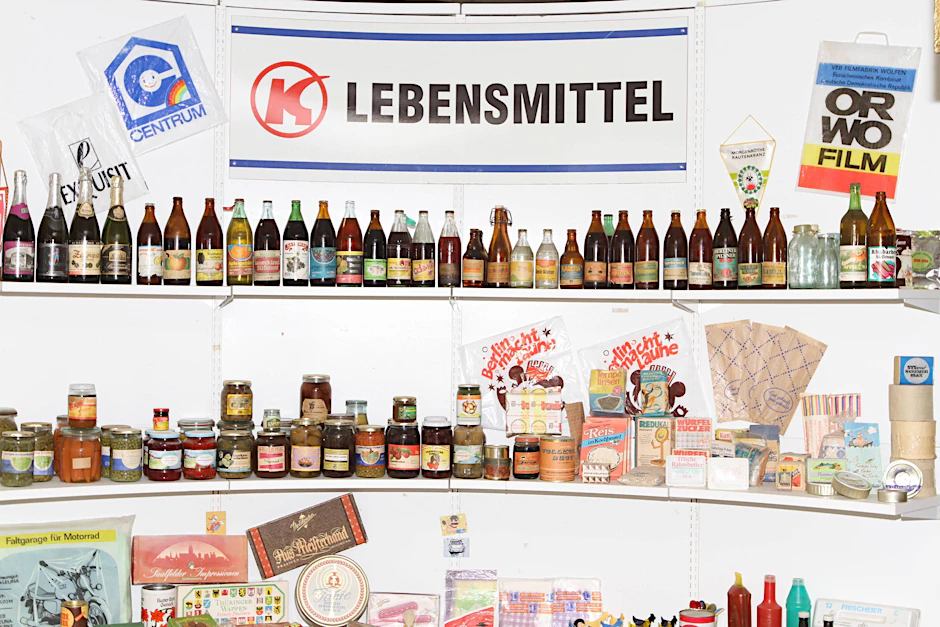 Blick in eine nachgebildete DDR-Konsum-Verkaufsstelle. Aufgenommen im DDR-Museum Tutow (Mecklenburg-Vorpommern).