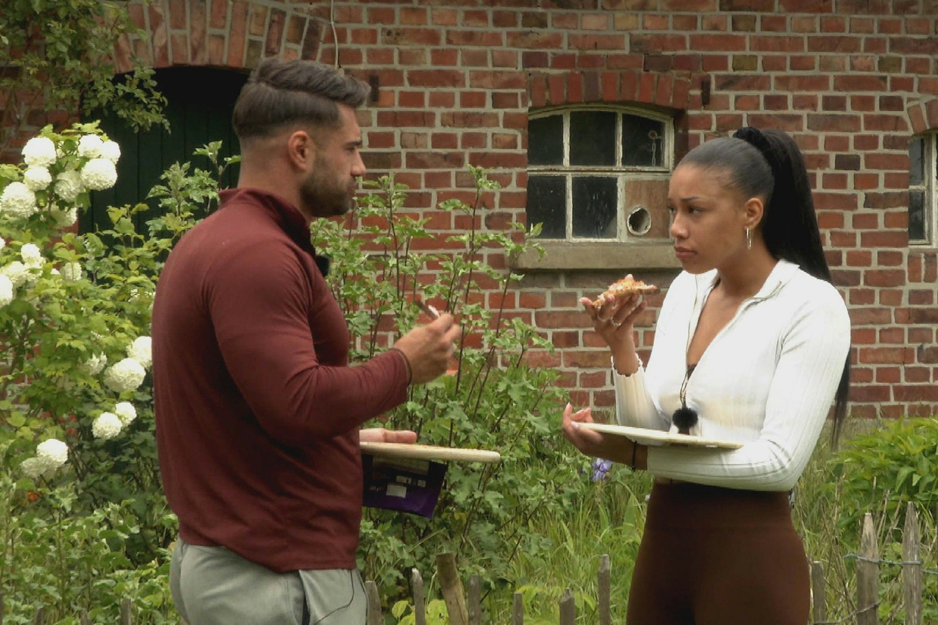 Aleksandar Petrovic und Vanessa Nwattu geraten bei „Das Sommerhaus der Stars“ aneinander.