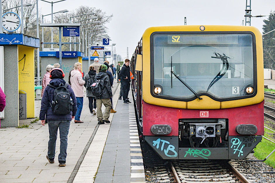 Unter anderem die S-Bahnlinie S2 fährt am Freitag nicht durch.