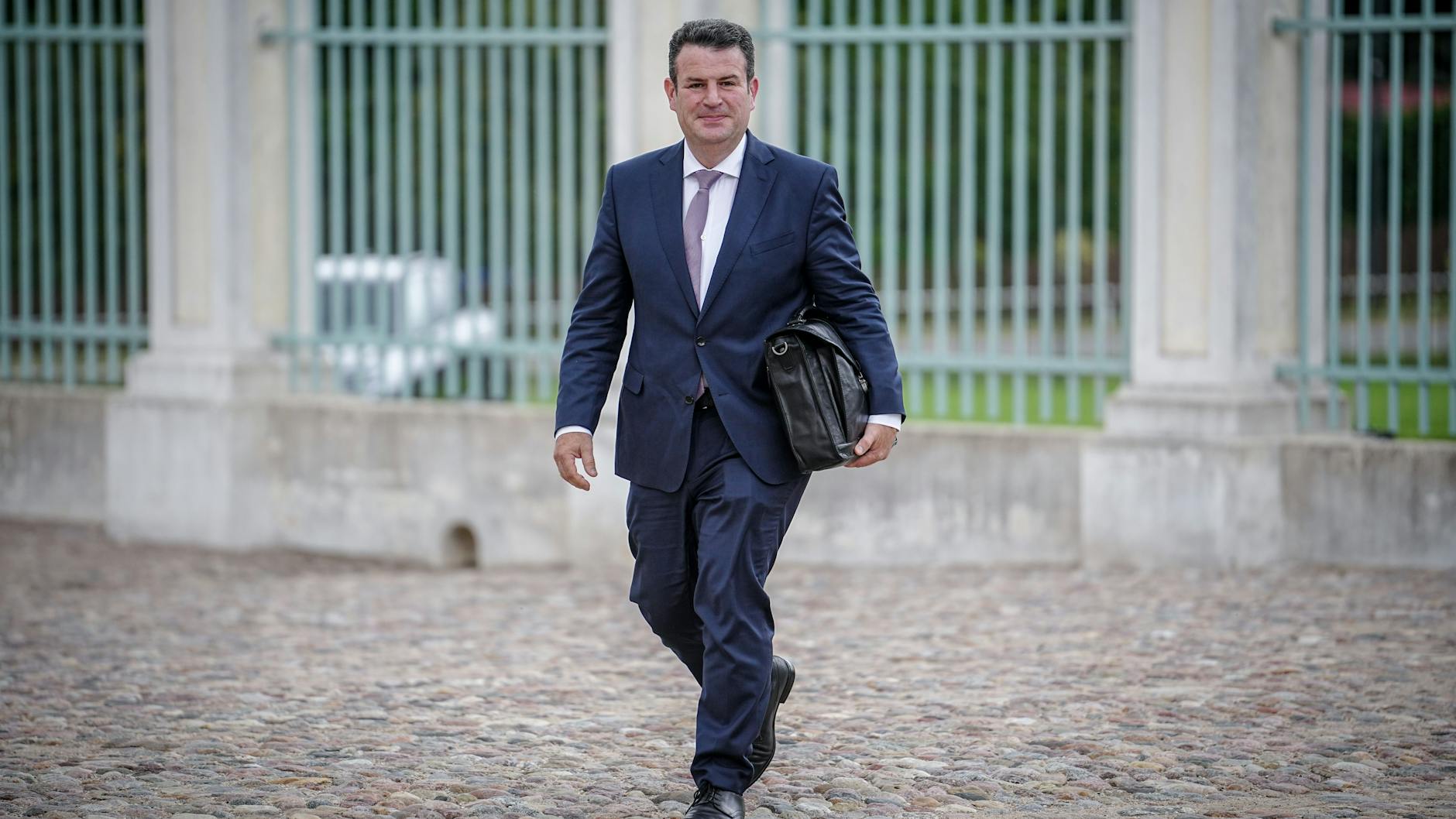 Hubertus Heil (SPD), Bundesminister für Arbeit und Soziales rudert bei den Sparplänen für die Jobcenter zurück. 