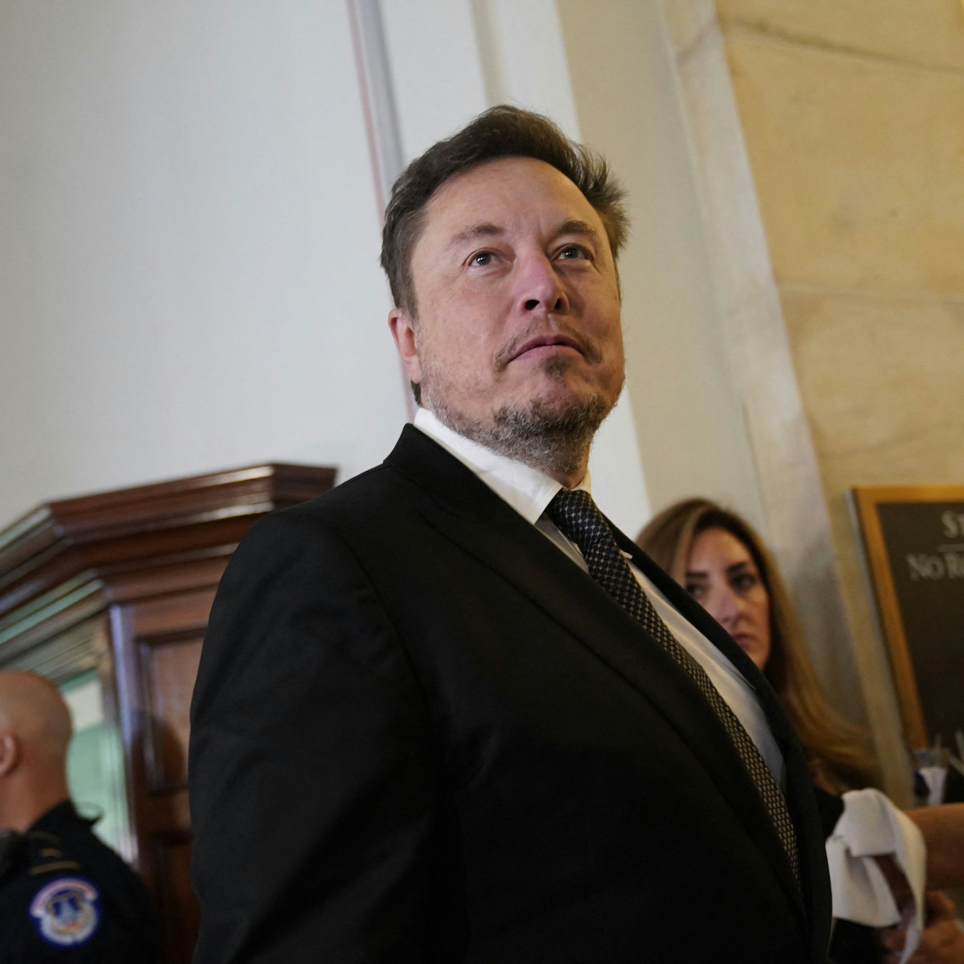 Elon Musk ist Mitbegründer und arbeitet an leitender Stelle von Tesla.