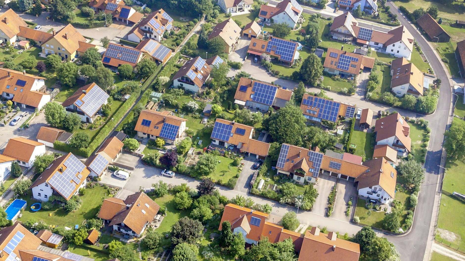Eine Einfamilienhausgegend in Bayern. Im Westen hatten die Menschen jahrzehntelang Zeit, Vermögen zu bilden.&nbsp;