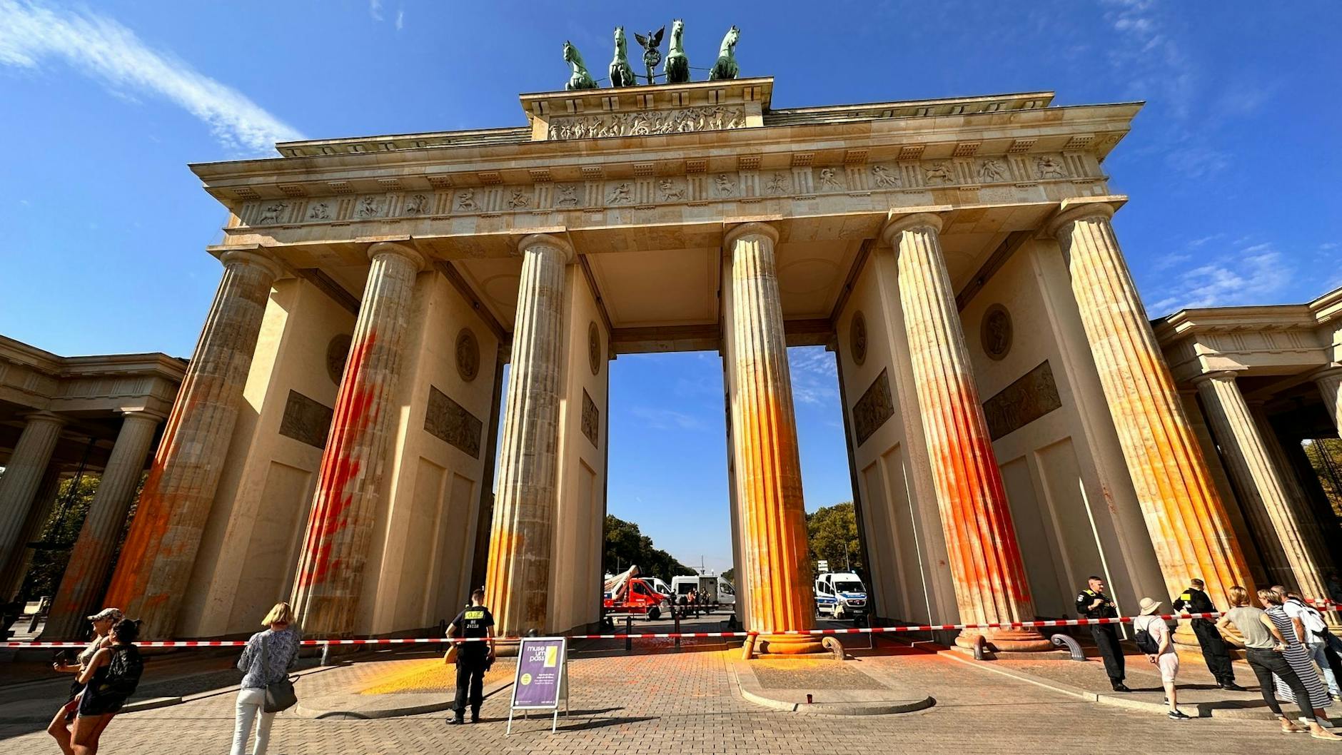 Im September wurde das Brandenburger Tor mit Farbe beschmiert.