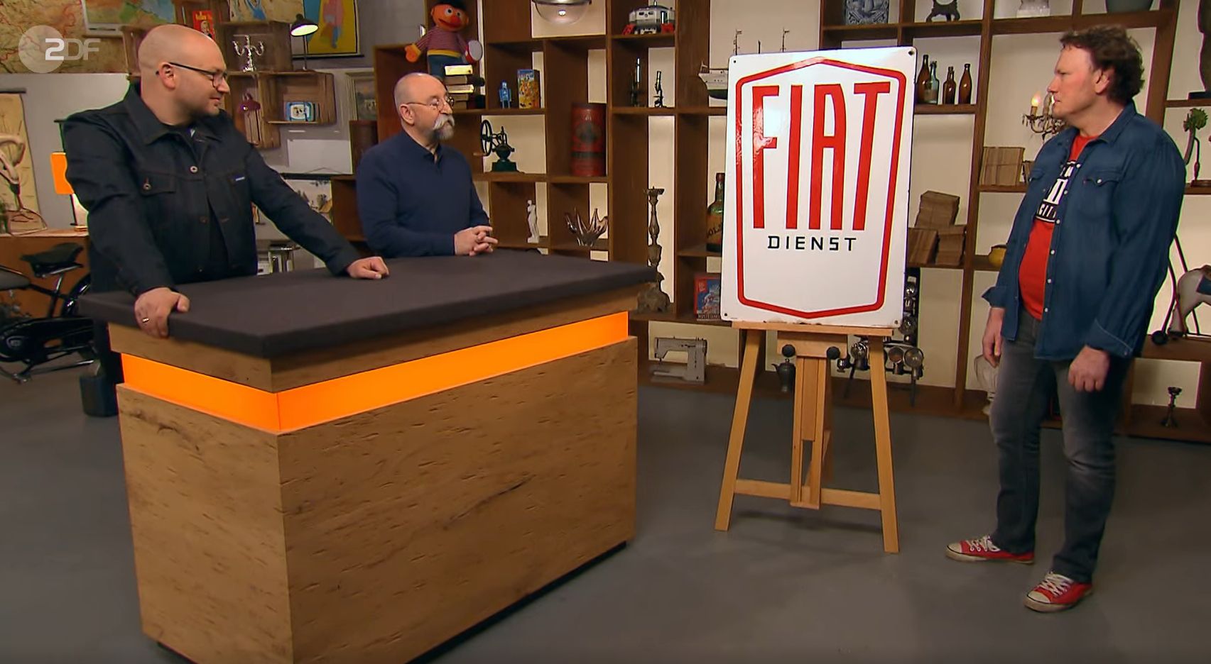 Image - Für das alte FIAT-Schild geben „Bares für Rares“-Händler richtig Gas